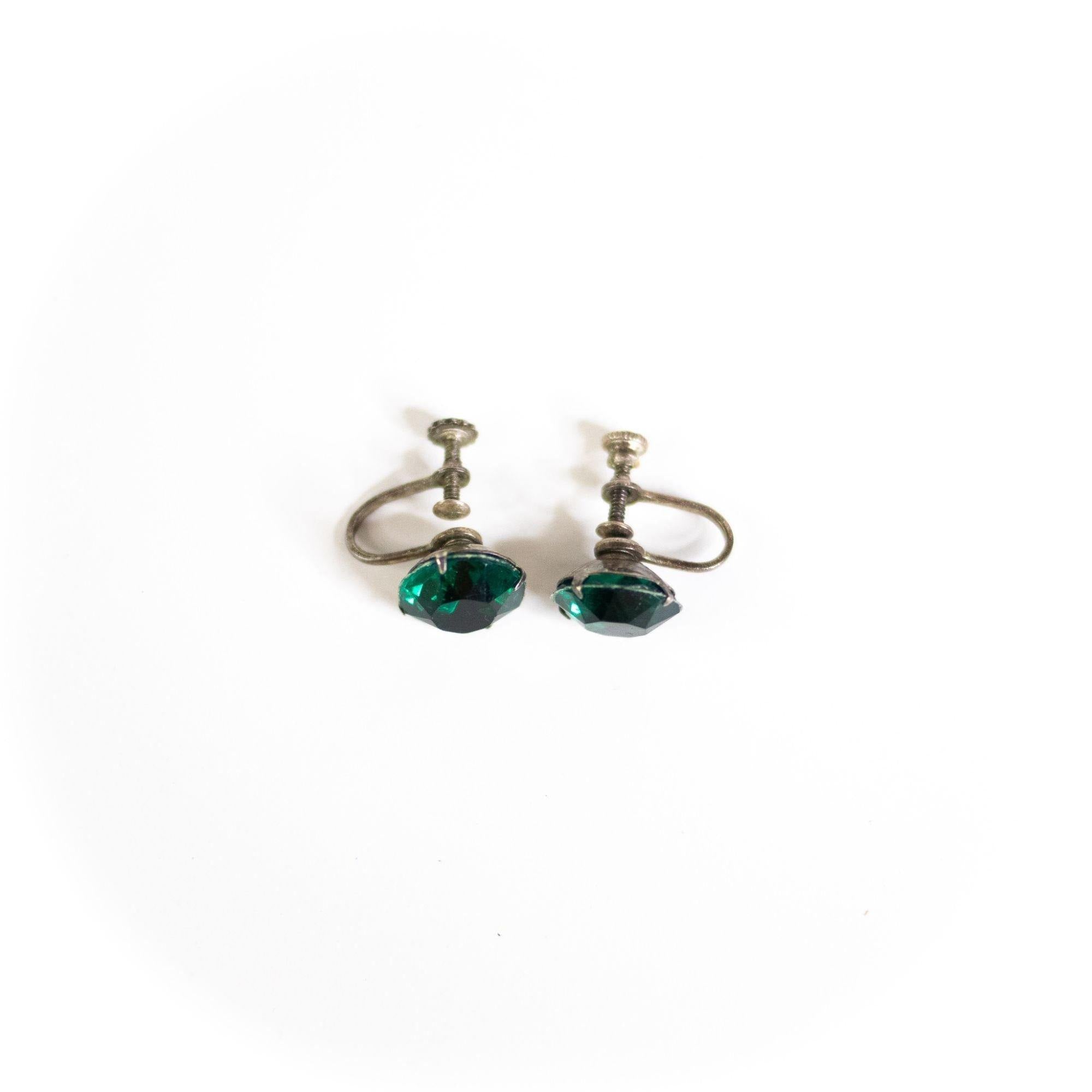 Vintage Emerald Crystal Screw-back Earrings by Unsigned Beauty - Vintage Meet Modern Vintage Jewelry - Chicago, Illinois - #oldhollywoodglamour #vintagemeetmodern #designervintage #jewelrybox #antiquejewelry #vintagejewelry