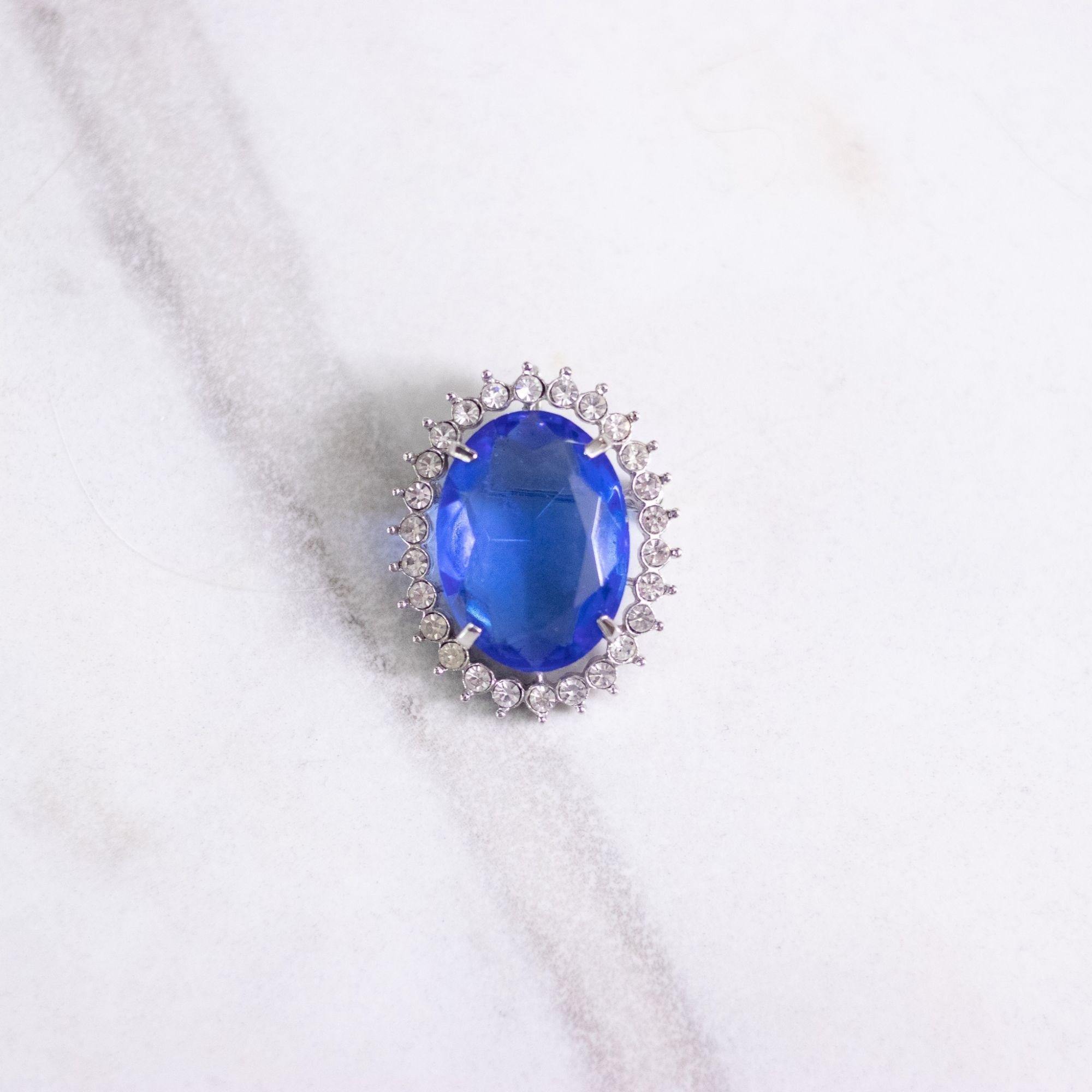 Vintage Large Blue Crystal Oval Brooch with Diamante Rhinestones by Unsigned Beauty - Vintage Meet Modern Vintage Jewelry - Chicago, Illinois - #oldhollywoodglamour #vintagemeetmodern #designervintage #jewelrybox #antiquejewelry #vintagejewelry