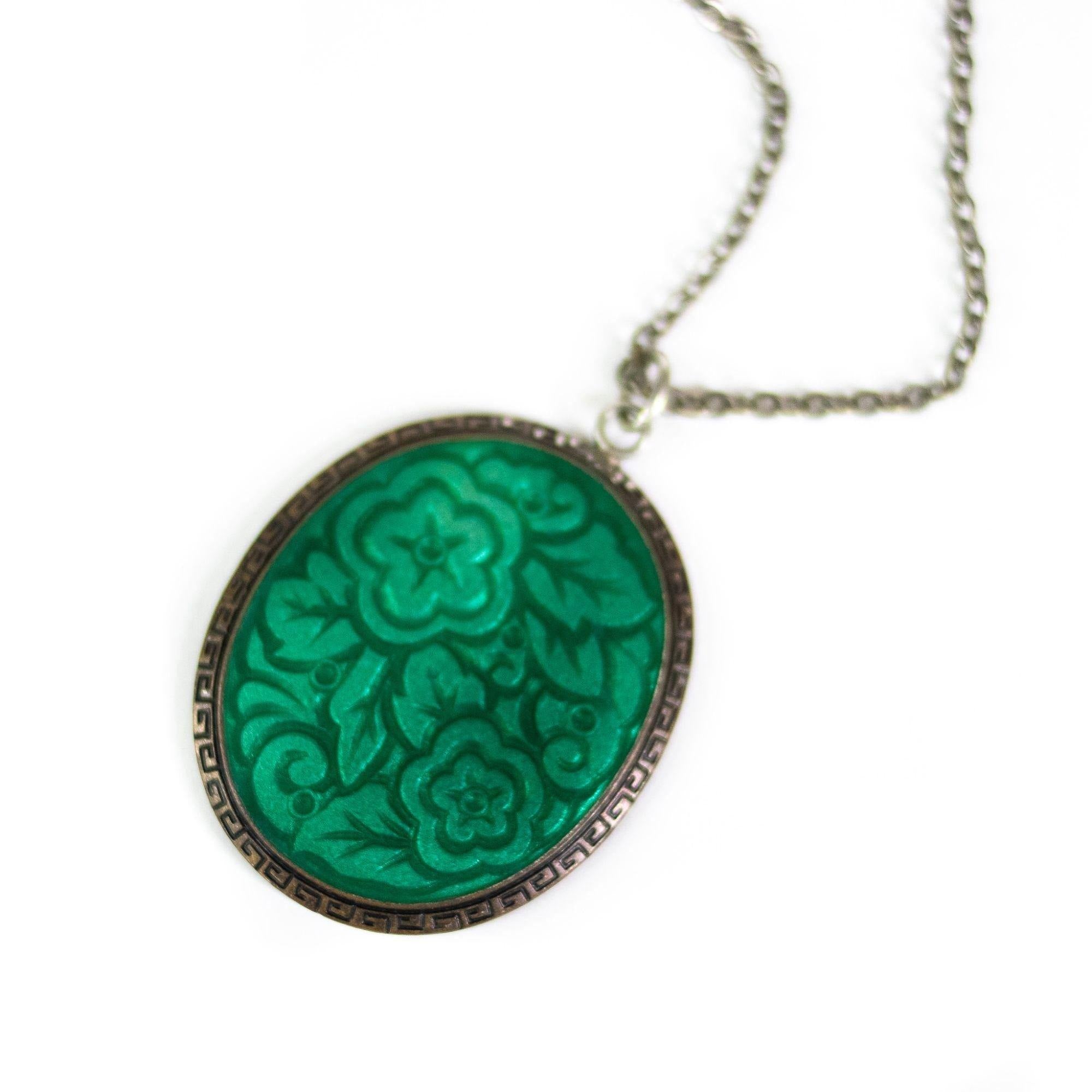 Vintage Art Deco Era Green Crystal over Etching Pendant Necklace by Unsigned Beauty - Vintage Meet Modern Vintage Jewelry - Chicago, Illinois - #oldhollywoodglamour #vintagemeetmodern #designervintage #jewelrybox #antiquejewelry #vintagejewelry