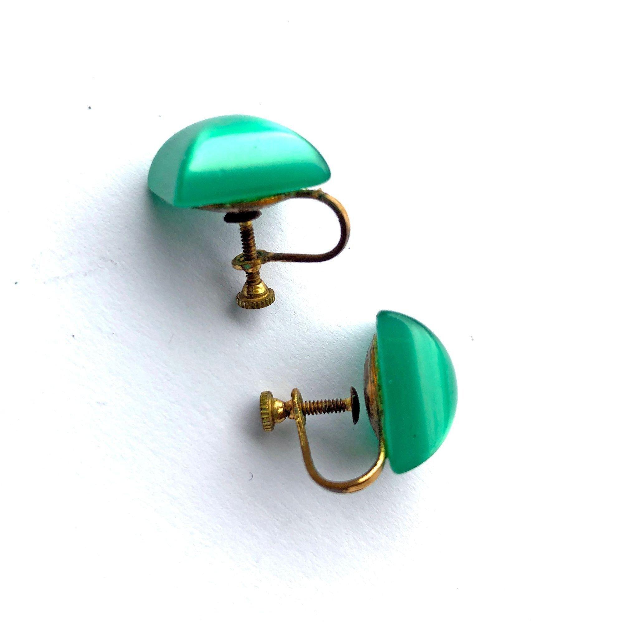 Vintage Green Thermoset Moonglow Sugarloaf Earrings by Unsigned Beauty - Vintage Meet Modern Vintage Jewelry - Chicago, Illinois - #oldhollywoodglamour #vintagemeetmodern #designervintage #jewelrybox #antiquejewelry #vintagejewelry
