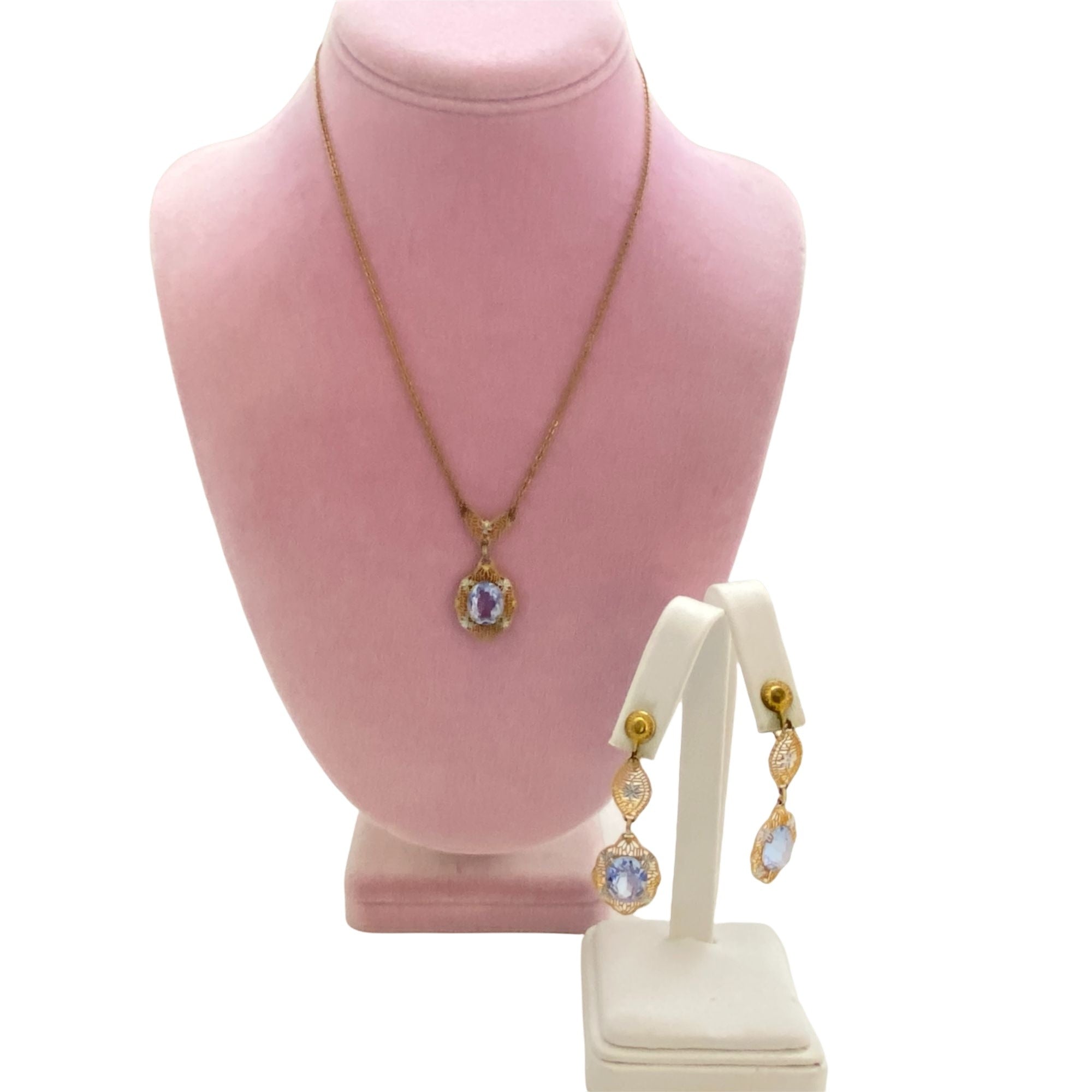 Edwardian Gold and Silver Filigree Alexandrite Pendant Necklace by Vintage Meet Modern - Vintage Meet Modern Vintage Jewelry - Chicago, Illinois - #oldhollywoodglamour #vintagemeetmodern #designervintage #jewelrybox #antiquejewelry #vintagejewelry