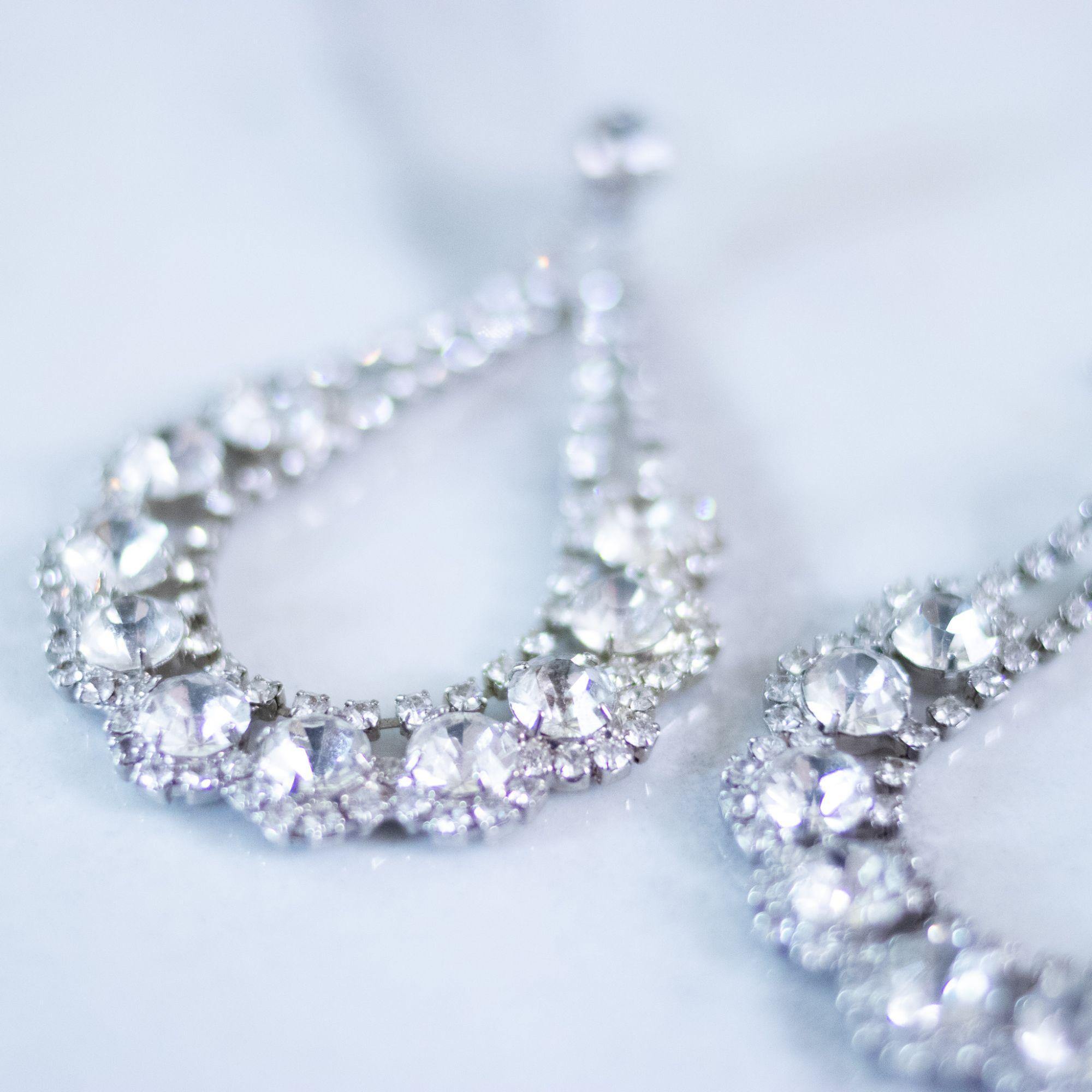 Vintage Rhinestone Chandelier Earrings by Unsigned Beauty - Vintage Meet Modern Vintage Jewelry - Chicago, Illinois - #oldhollywoodglamour #vintagemeetmodern #designervintage #jewelrybox #antiquejewelry #vintagejewelry