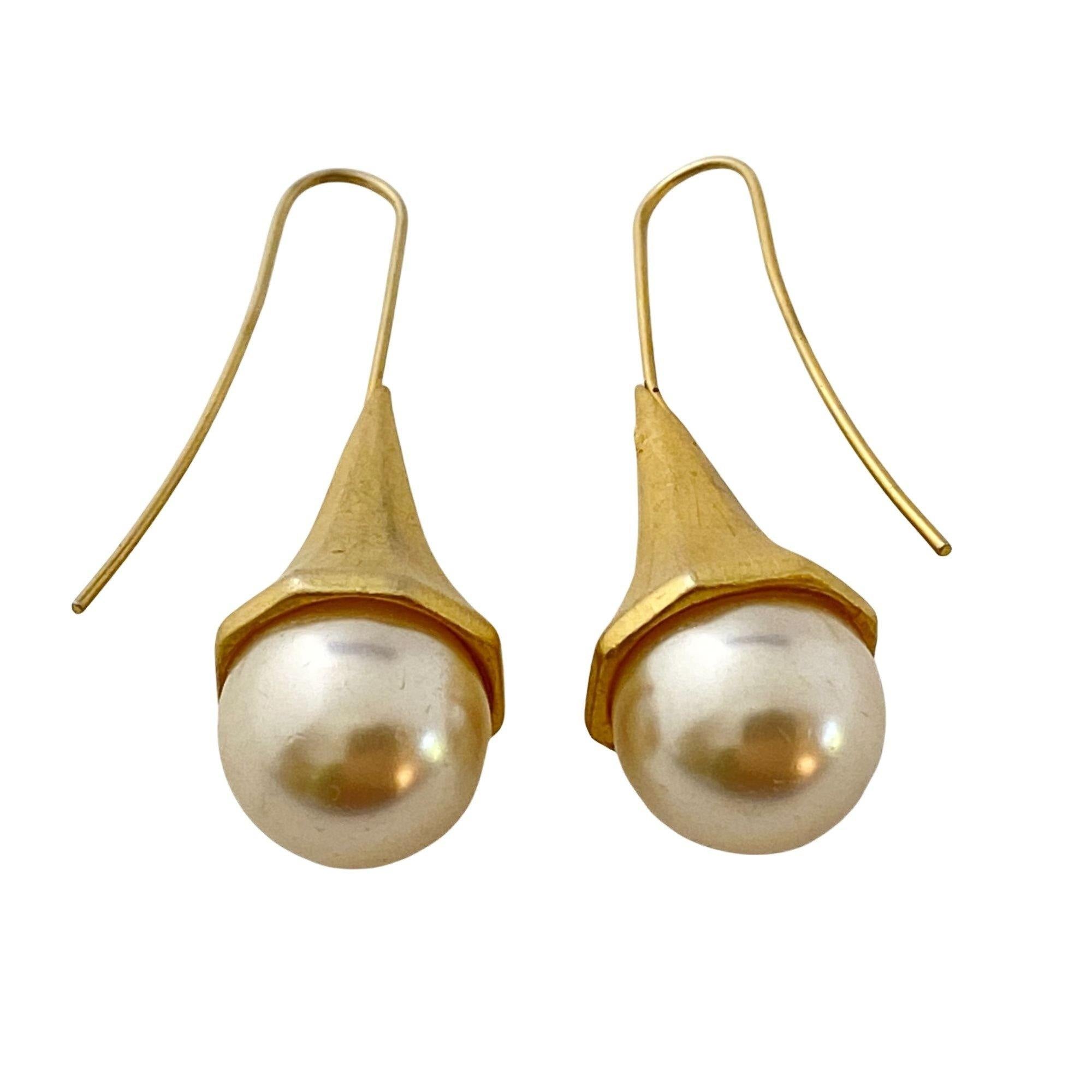 Vintage Contemporary Brushed Gold and Faux Pearl Earrings by Unsigned Beauty - Vintage Meet Modern Vintage Jewelry - Chicago, Illinois - #oldhollywoodglamour #vintagemeetmodern #designervintage #jewelrybox #antiquejewelry #vintagejewelry