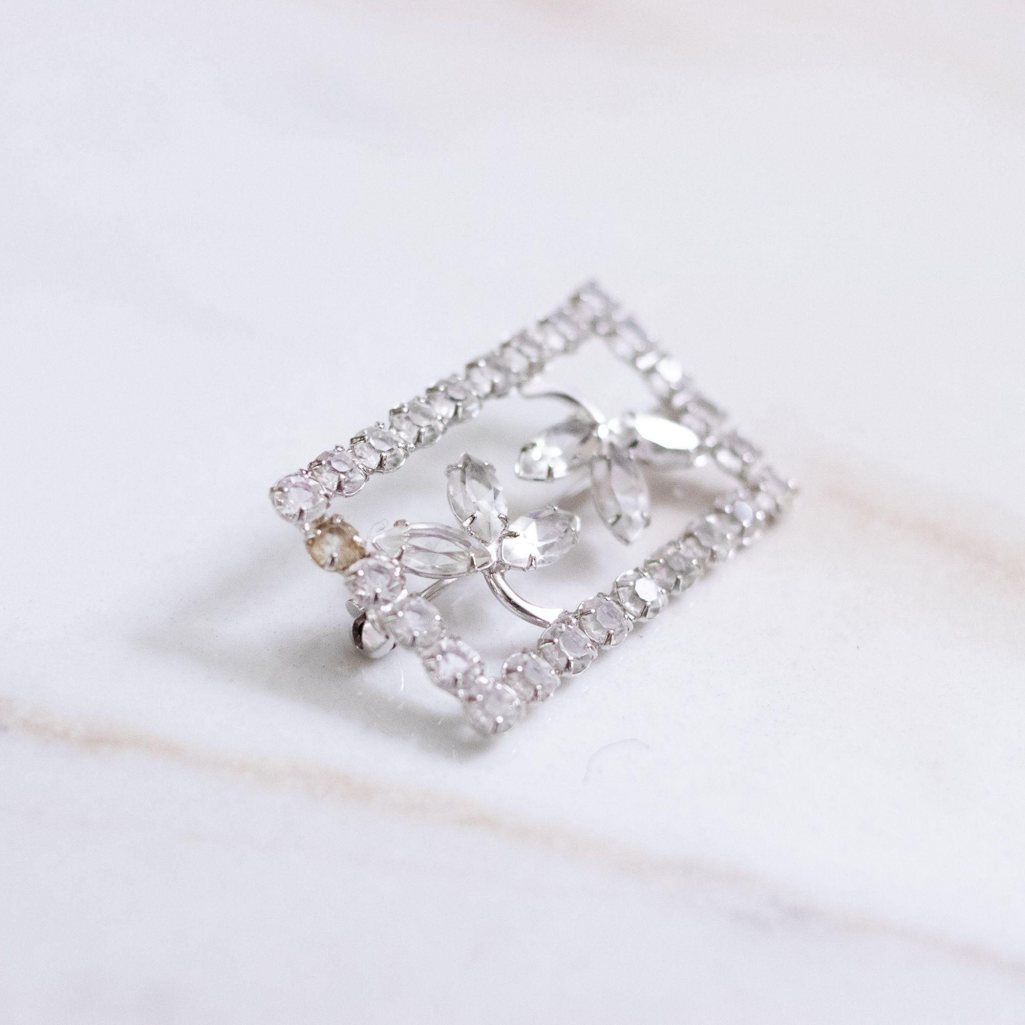 Vintage Art Deco Petite Flower Picture Frame Brooch by Unsigned Beauty - Vintage Meet Modern Vintage Jewelry - Chicago, Illinois - #oldhollywoodglamour #vintagemeetmodern #designervintage #jewelrybox #antiquejewelry #vintagejewelry