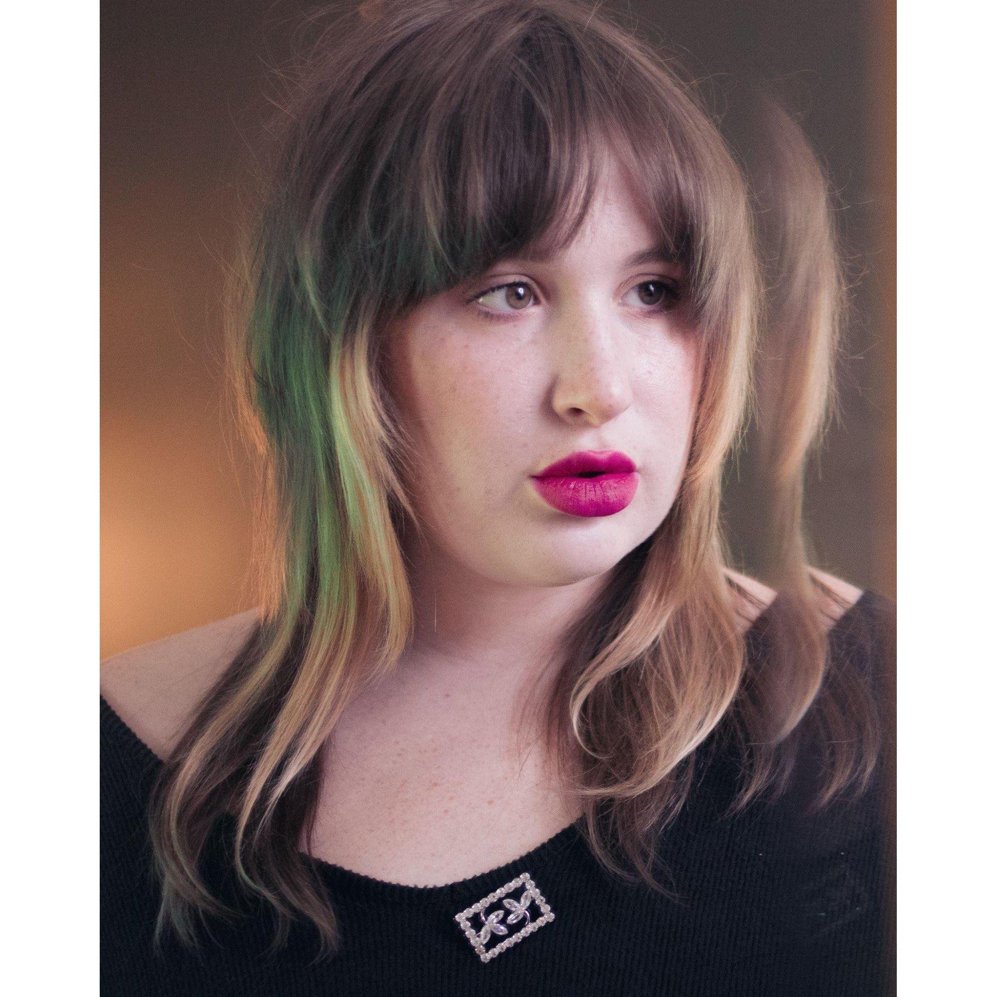 Vintage Art Deco Petite Flower Picture Frame Brooch by Unsigned Beauty - Vintage Meet Modern Vintage Jewelry - Chicago, Illinois - #oldhollywoodglamour #vintagemeetmodern #designervintage #jewelrybox #antiquejewelry #vintagejewelry