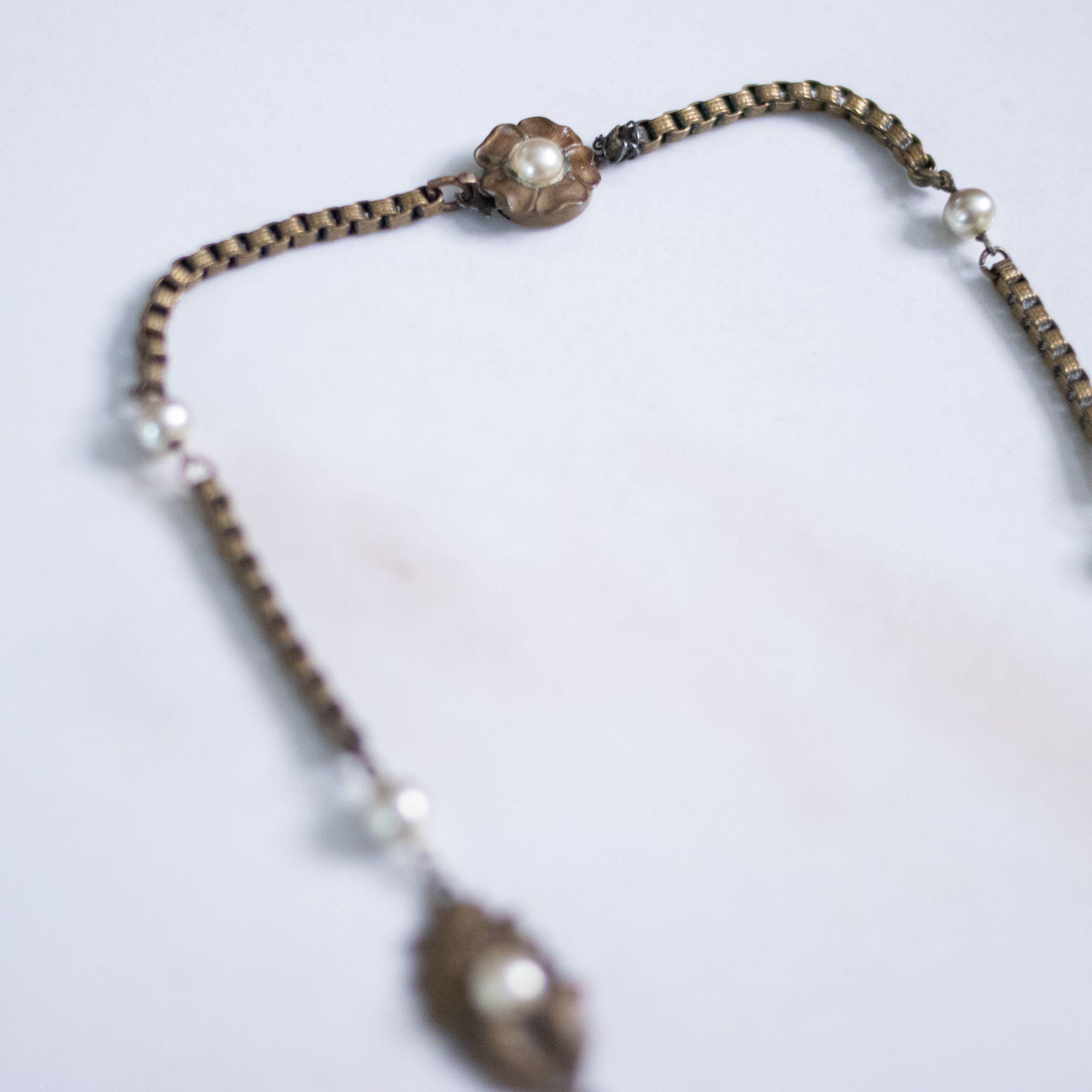 Vintage Ruffle Link with Pearl Lavalier Necklace by Unsigned Beauty - Vintage Meet Modern Vintage Jewelry - Chicago, Illinois - #oldhollywoodglamour #vintagemeetmodern #designervintage #jewelrybox #antiquejewelry #vintagejewelry