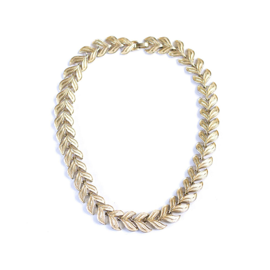 Vintage V Link Wide Gold Necklace by Unsigned Beauty - Vintage Meet Modern Vintage Jewelry - Chicago, Illinois - #oldhollywoodglamour #vintagemeetmodern #designervintage #jewelrybox #antiquejewelry #vintagejewelry