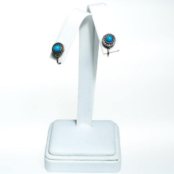Vintage Petite Silver Tone Earring with Turquoise Cabochon by Cabochon - Vintage Meet Modern Vintage Jewelry - Chicago, Illinois - #oldhollywoodglamour #vintagemeetmodern #designervintage #jewelrybox #antiquejewelry #vintagejewelry