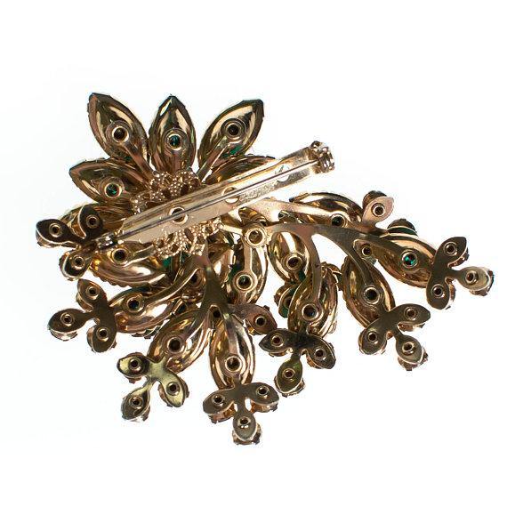 Huge Vintage Emerald Green Rhinestone Spray Style Brooch by Vintage Meet Modern - Vintage Meet Modern Vintage Jewelry - Chicago, Illinois - #oldhollywoodglamour #vintagemeetmodern #designervintage #jewelrybox #antiquejewelry #vintagejewelry