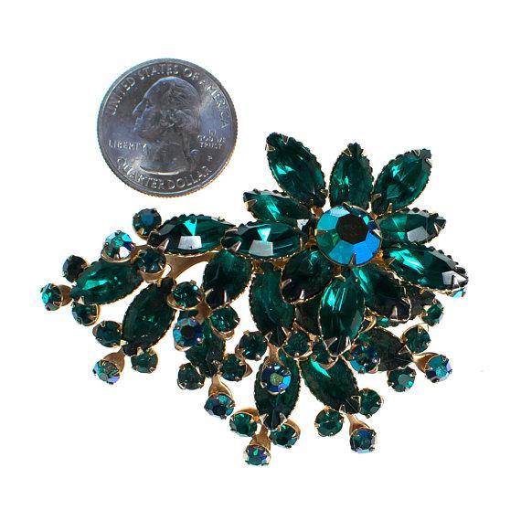 Huge Vintage Emerald Green Rhinestone Spray Style Brooch by Vintage Meet Modern - Vintage Meet Modern Vintage Jewelry - Chicago, Illinois - #oldhollywoodglamour #vintagemeetmodern #designervintage #jewelrybox #antiquejewelry #vintagejewelry