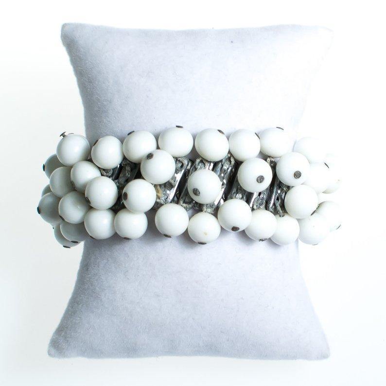 Vintage Mid Century Modern White Milk Glass Bead Expansion Bracelet by 1950s - Vintage Meet Modern Vintage Jewelry - Chicago, Illinois - #oldhollywoodglamour #vintagemeetmodern #designervintage #jewelrybox #antiquejewelry #vintagejewelry