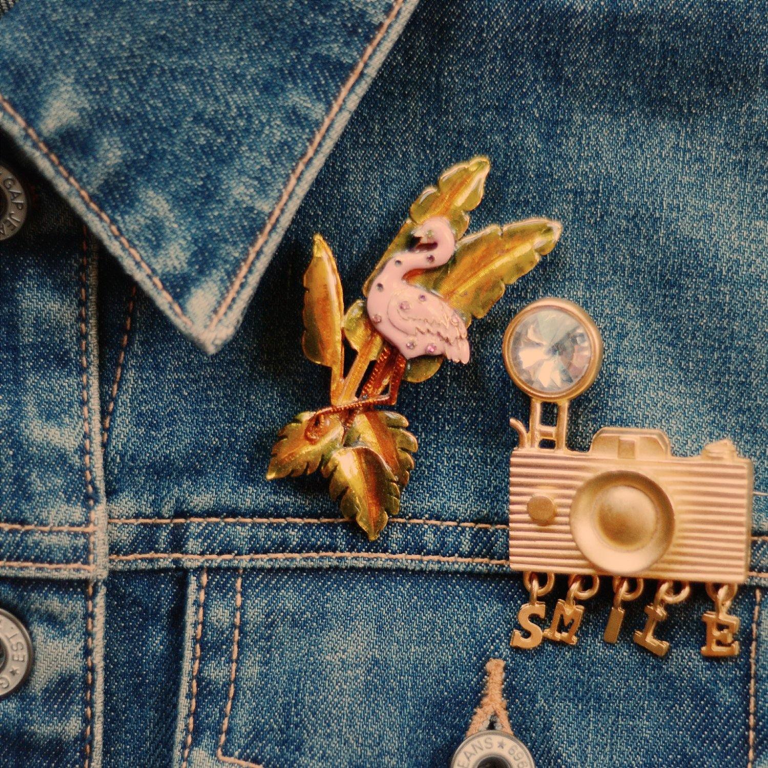 1980s Camera Brooch with Rhinestone by Unsigned Beauty - Vintage Meet Modern Vintage Jewelry - Chicago, Illinois - #oldhollywoodglamour #vintagemeetmodern #designervintage #jewelrybox #antiquejewelry #vintagejewelry