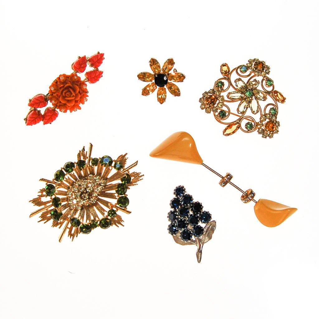 Sapphire Rhinestone Cluster of Grapes Brooch by Unsigned Beauty - Vintage Meet Modern Vintage Jewelry - Chicago, Illinois - #oldhollywoodglamour #vintagemeetmodern #designervintage #jewelrybox #antiquejewelry #vintagejewelry