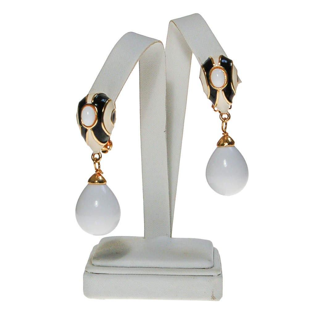 Les Bernard Dangling Black and White Statement Earrings by Les Bernard - Vintage Meet Modern Vintage Jewelry - Chicago, Illinois - #oldhollywoodglamour #vintagemeetmodern #designervintage #jewelrybox #antiquejewelry #vintagejewelry
