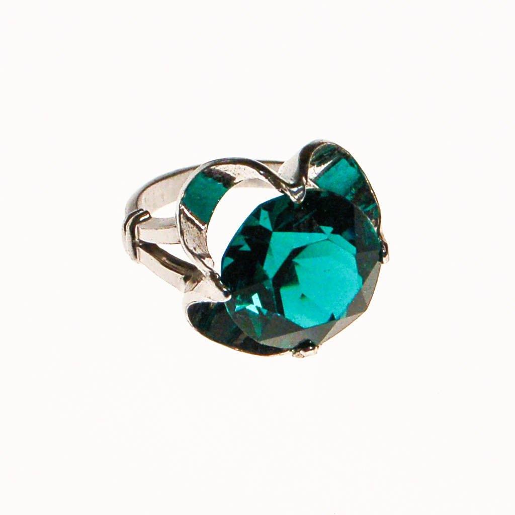 Emerald Green Crystal Statement Ring set in Sterling Silver by Sterling Silver - Vintage Meet Modern Vintage Jewelry - Chicago, Illinois - #oldhollywoodglamour #vintagemeetmodern #designervintage #jewelrybox #antiquejewelry #vintagejewelry