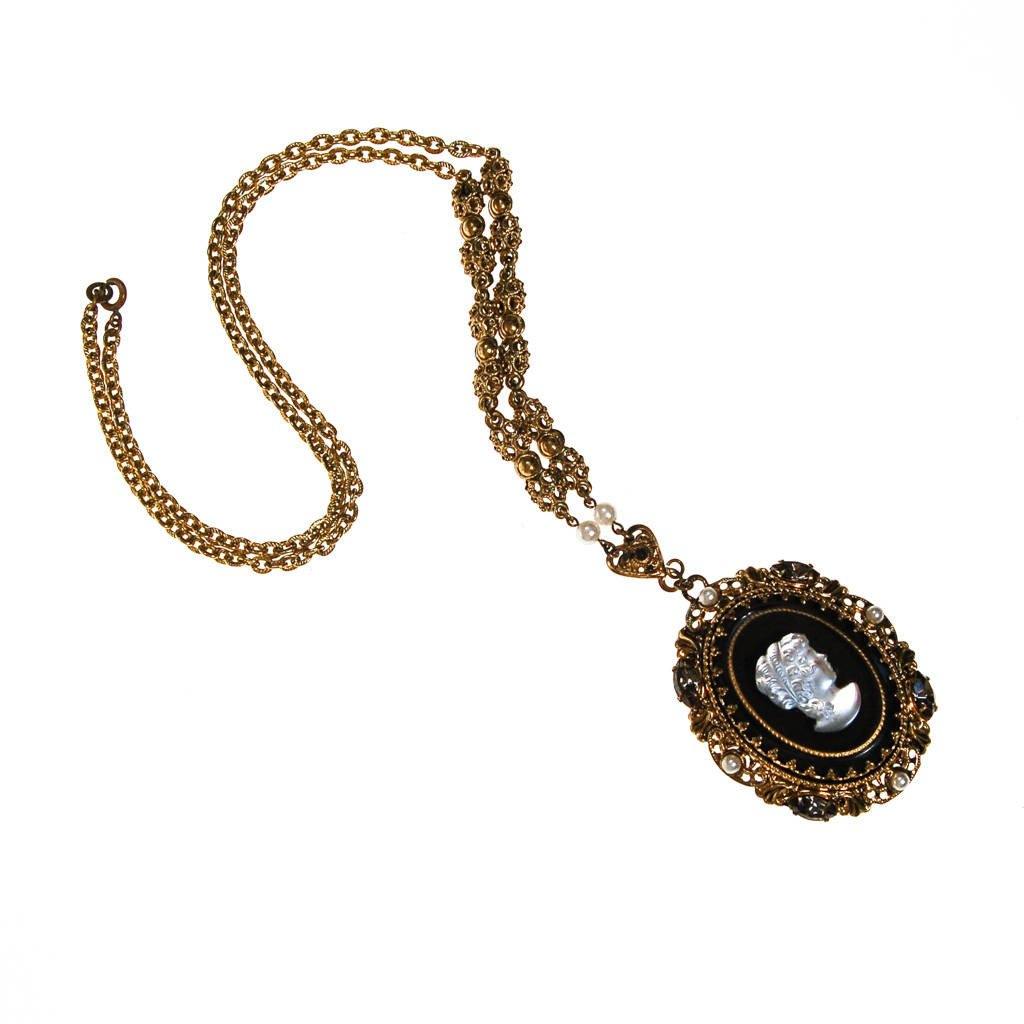 West Germany Black and White Cameo Pendant Necklace by unsigned - Vintage Meet Modern Vintage Jewelry - Chicago, Illinois - #oldhollywoodglamour #vintagemeetmodern #designervintage #jewelrybox #antiquejewelry #vintagejewelry