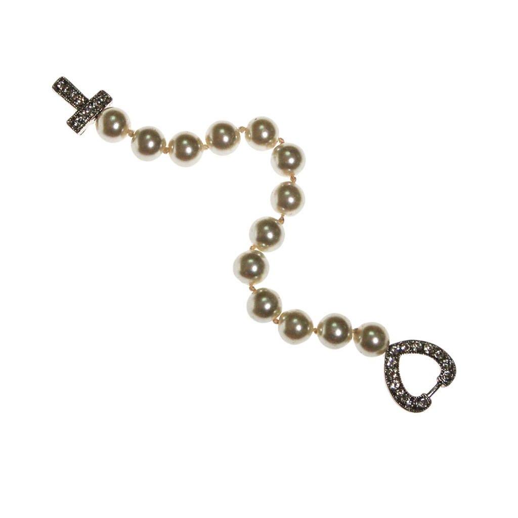 Pearl Bracelet with Rhinestone Heart Clasp by 1980s - Vintage Meet Modern Vintage Jewelry - Chicago, Illinois - #oldhollywoodglamour #vintagemeetmodern #designervintage #jewelrybox #antiquejewelry #vintagejewelry