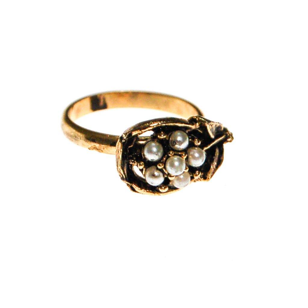 Pearl Daisy Flower Ring by Mid Century Modern - Vintage Meet Modern Vintage Jewelry - Chicago, Illinois - #oldhollywoodglamour #vintagemeetmodern #designervintage #jewelrybox #antiquejewelry #vintagejewelry