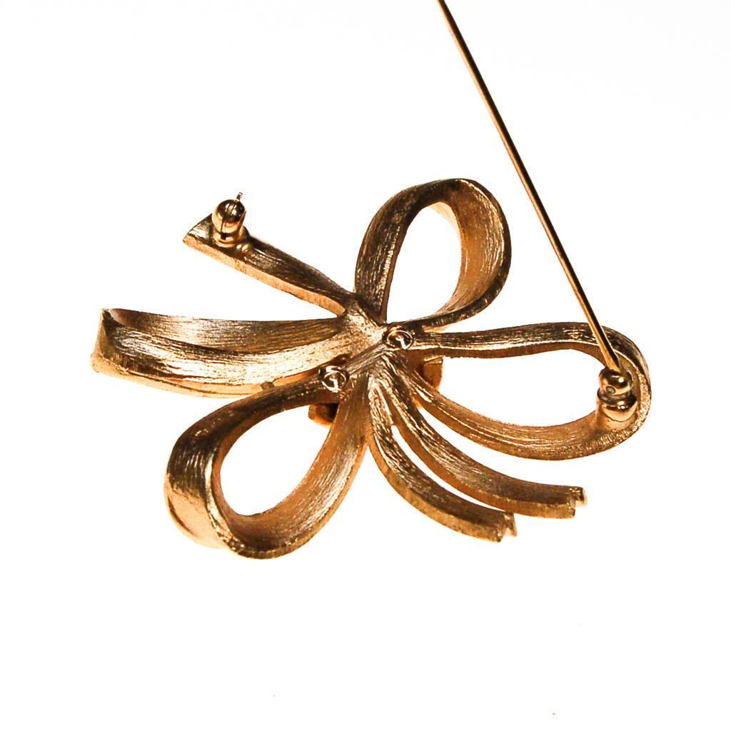 Crown Trfari Large Gold Bow Brooch by Crown Trifari - Vintage Meet Modern Vintage Jewelry - Chicago, Illinois - #oldhollywoodglamour #vintagemeetmodern #designervintage #jewelrybox #antiquejewelry #vintagejewelry