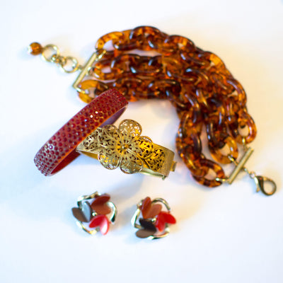 Vintage Faux Tortoise Lucite Link Bracelet by 1980s - Vintage Meet Modern Vintage Jewelry - Chicago, Illinois - #oldhollywoodglamour #vintagemeetmodern #designervintage #jewelrybox #antiquejewelry #vintagejewelry