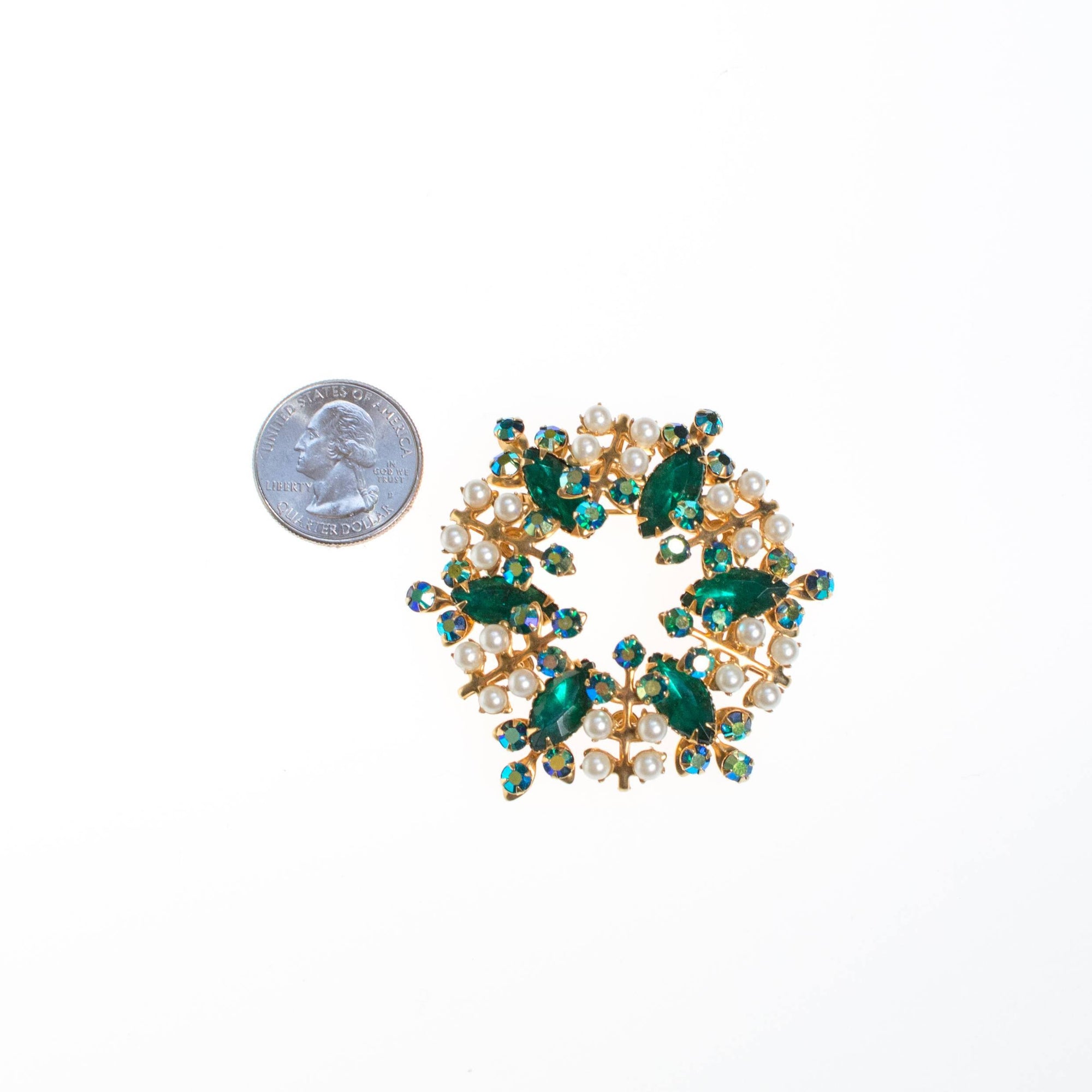 Vintage Emerald Green, Aurora Borealis by 1960s - Vintage Meet Modern Vintage Jewelry - Chicago, Illinois - #oldhollywoodglamour #vintagemeetmodern #designervintage #jewelrybox #antiquejewelry #vintagejewelry