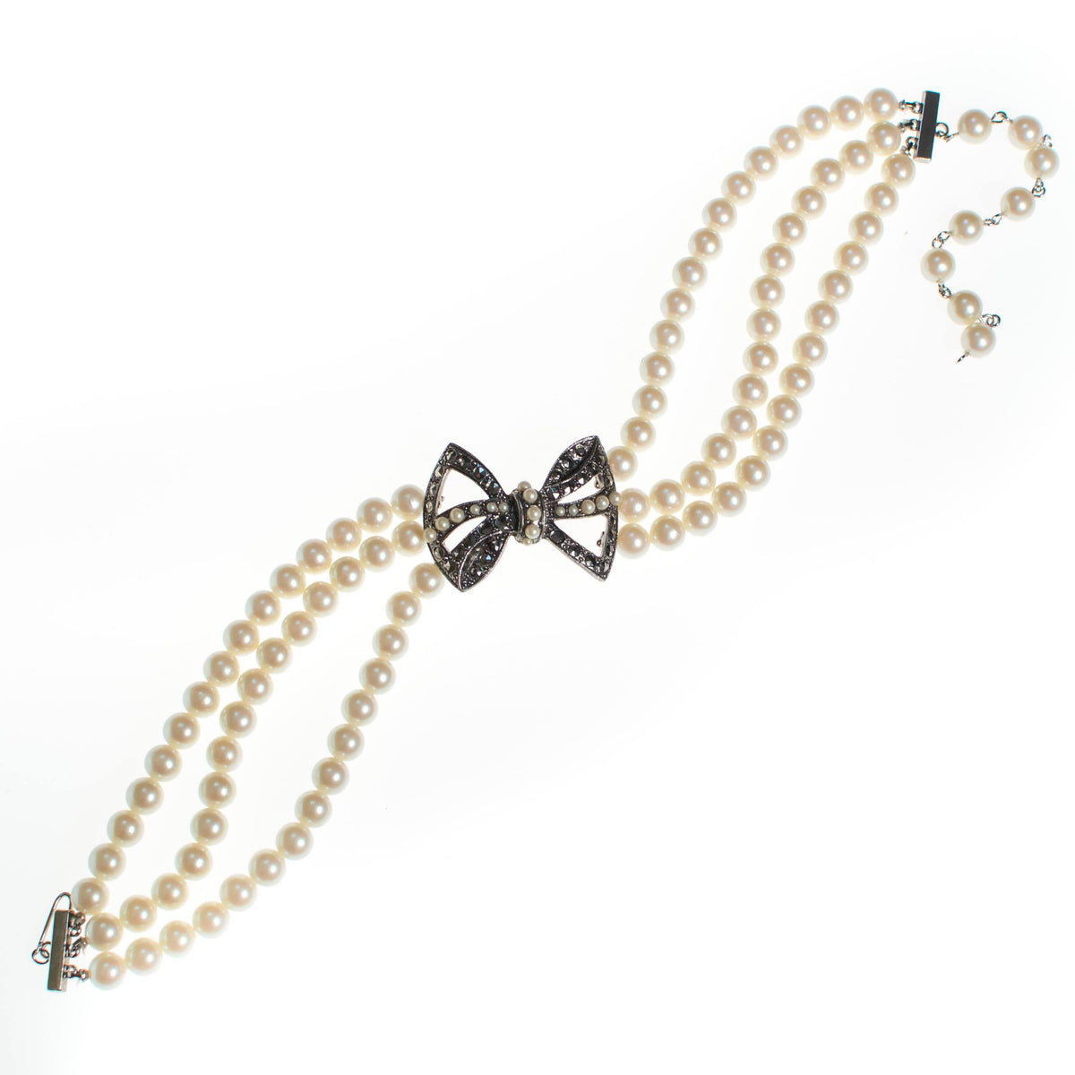 Vintage Richelieu Pearl Bow Choker Necklace