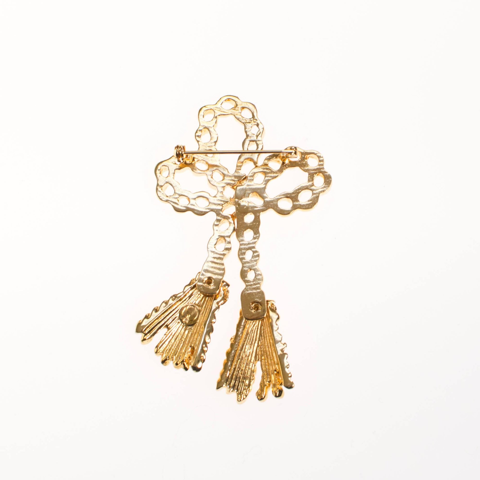 Vintage St John Couture Gold Tassel Brooch by St John Couture - Vintage Meet Modern Vintage Jewelry - Chicago, Illinois - #oldhollywoodglamour #vintagemeetmodern #designervintage #jewelrybox #antiquejewelry #vintagejewelry