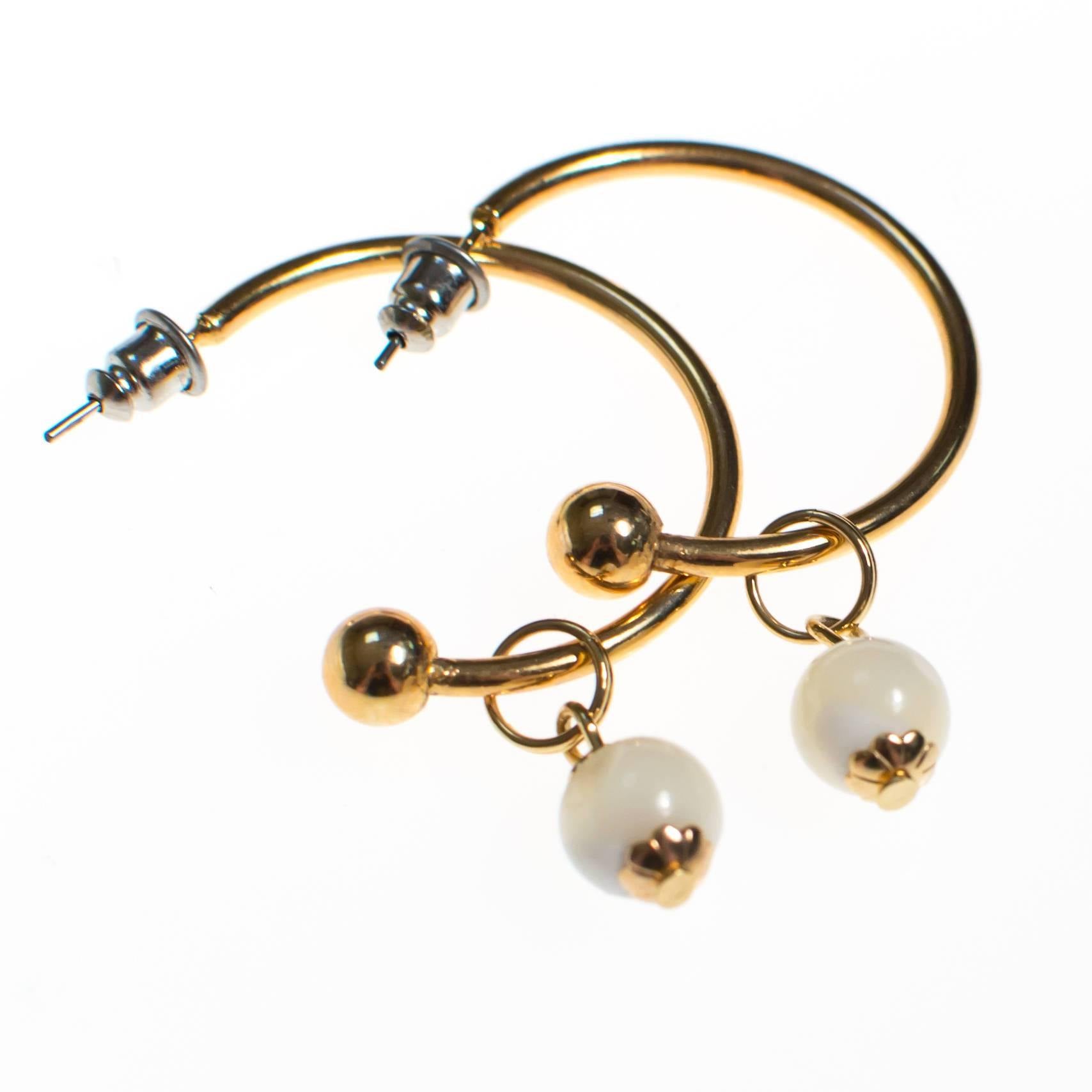 Vintage Gold Hoop Earrings with White Agate Bead by 1970s - Vintage Meet Modern Vintage Jewelry - Chicago, Illinois - #oldhollywoodglamour #vintagemeetmodern #designervintage #jewelrybox #antiquejewelry #vintagejewelry