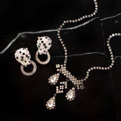Art Deco Vintage Diamond Look Rhinestone Necklace by Art Deco - Vintage Meet Modern Vintage Jewelry - Chicago, Illinois - #oldhollywoodglamour #vintagemeetmodern #designervintage #jewelrybox #antiquejewelry #vintagejewelry
