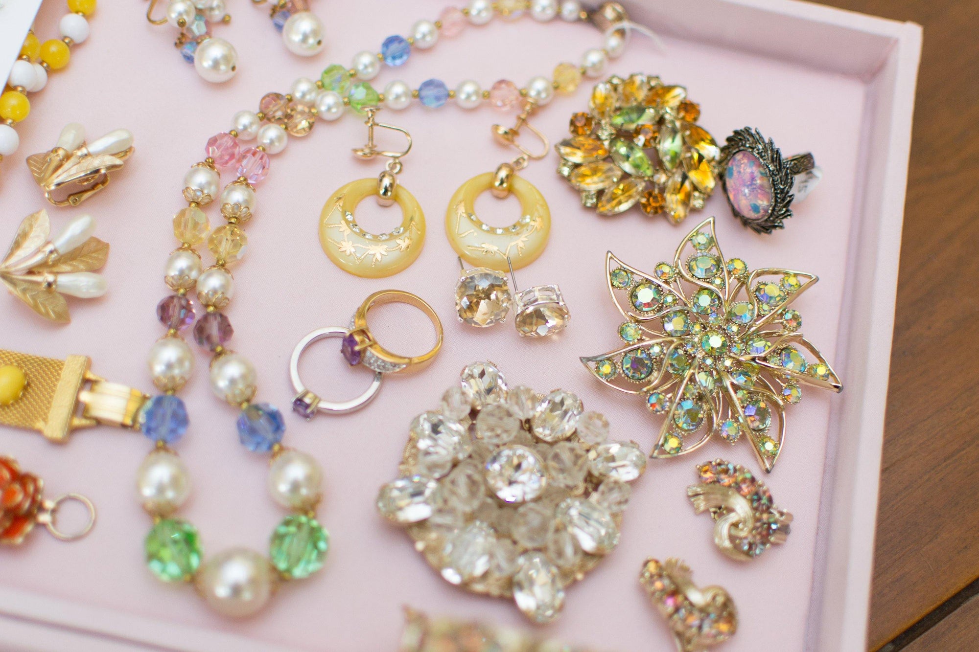 Vintage Lisner Golden Citrine and Topaz Rhinestone Earrings, Clip On by 1960s - Vintage Meet Modern Vintage Jewelry - Chicago, Illinois - #oldhollywoodglamour #vintagemeetmodern #designervintage #jewelrybox #antiquejewelry #vintagejewelry