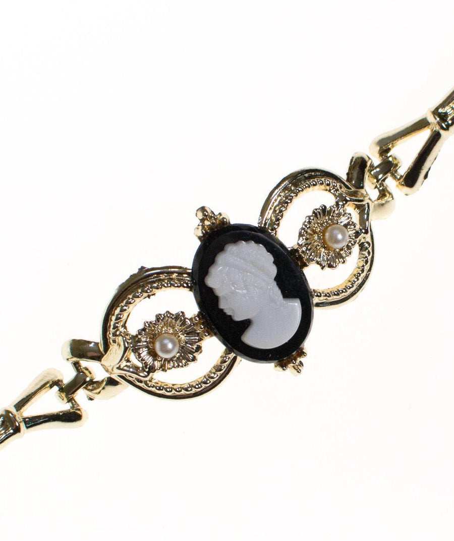 Vintage Cameo Bracelet by Cameo - Vintage Meet Modern Vintage Jewelry - Chicago, Illinois - #oldhollywoodglamour #vintagemeetmodern #designervintage #jewelrybox #antiquejewelry #vintagejewelry