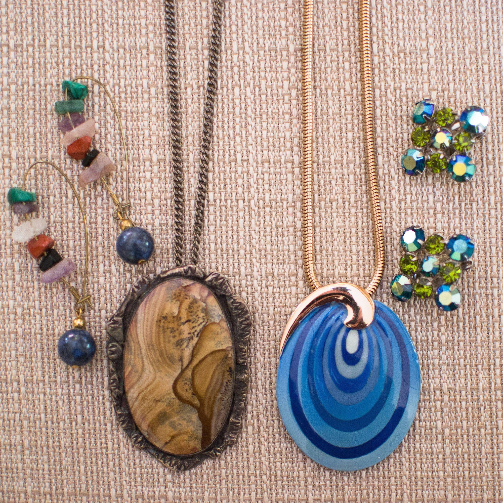 Vintage Picture Agate Statement Pendant Necklace Set In Sterling Silver by 1960s - Vintage Meet Modern Vintage Jewelry - Chicago, Illinois - #oldhollywoodglamour #vintagemeetmodern #designervintage #jewelrybox #antiquejewelry #vintagejewelry