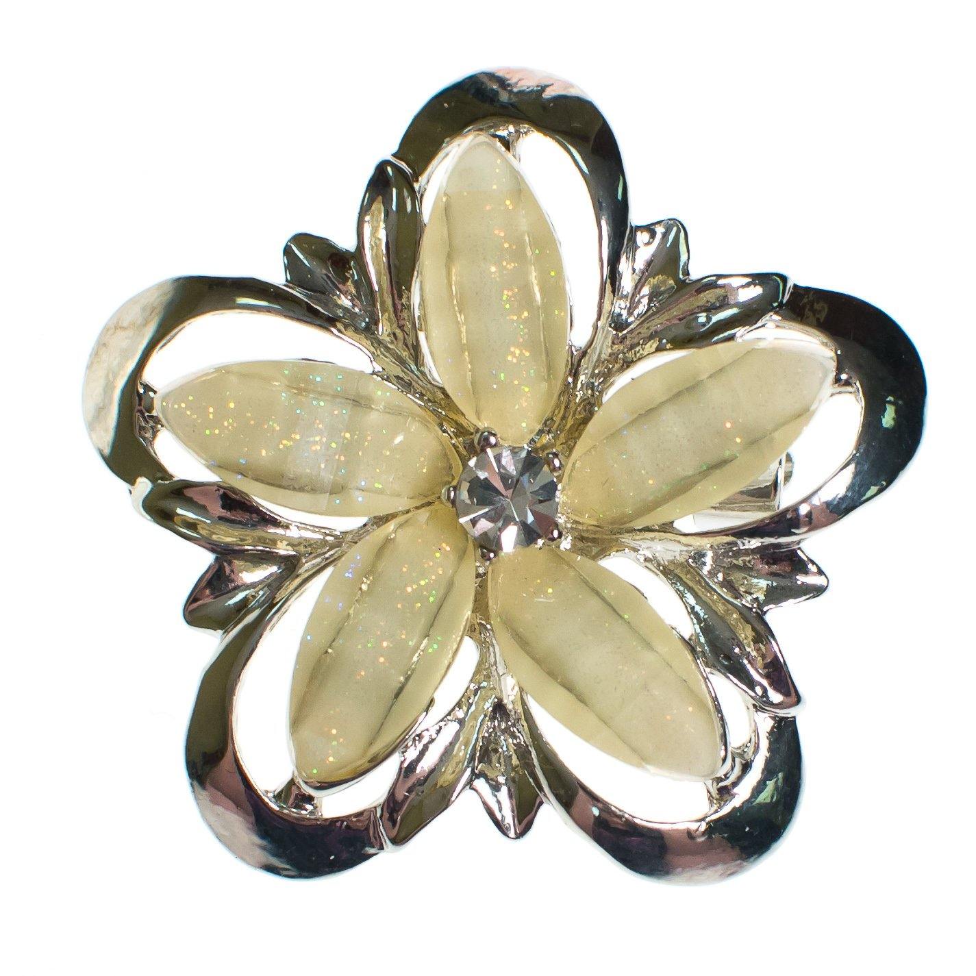 Vintage Yellow Lucite and Silver Flower Brooch by Lucite - Vintage Meet Modern Vintage Jewelry - Chicago, Illinois - #oldhollywoodglamour #vintagemeetmodern #designervintage #jewelrybox #antiquejewelry #vintagejewelry