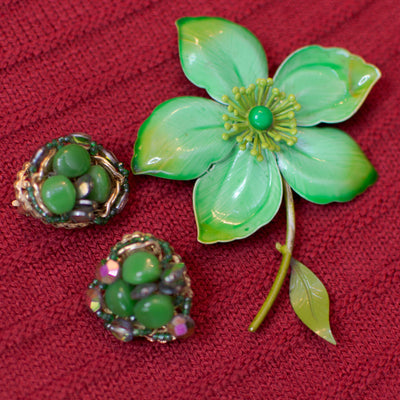 Vintage 1950s  Green Painted Enamel Flower Brooch, Pin by 1950s - Vintage Meet Modern Vintage Jewelry - Chicago, Illinois - #oldhollywoodglamour #vintagemeetmodern #designervintage #jewelrybox #antiquejewelry #vintagejewelry