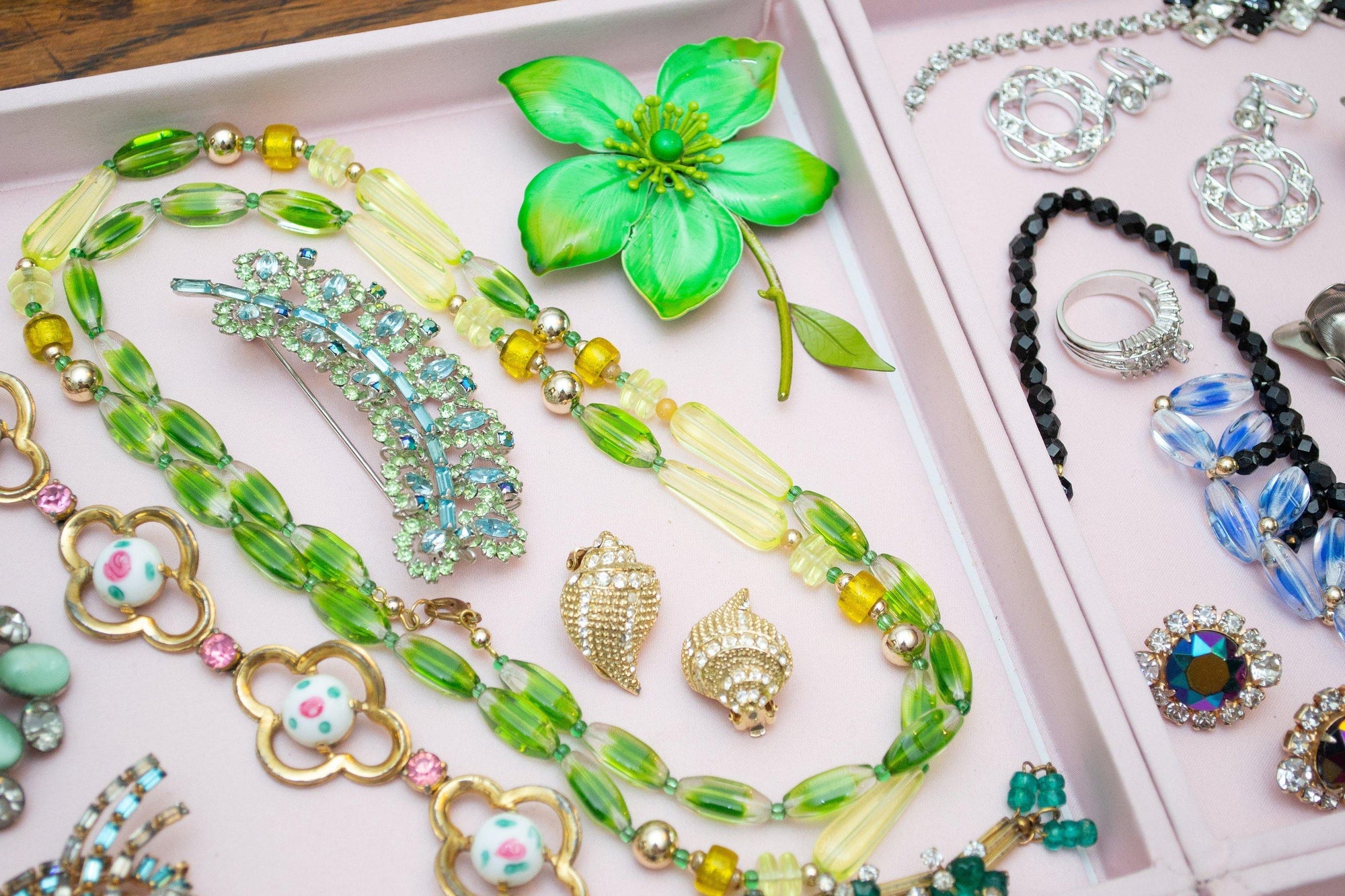 Vintage 1950s  Green Painted Enamel Flower Brooch, Pin by 1950s - Vintage Meet Modern Vintage Jewelry - Chicago, Illinois - #oldhollywoodglamour #vintagemeetmodern #designervintage #jewelrybox #antiquejewelry #vintagejewelry