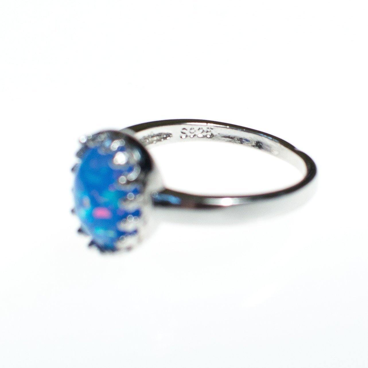 Vintage Blue Glitter Lucite Statement Ring by Vintage Meet Modern - Vintage Meet Modern Vintage Jewelry - Chicago, Illinois - #oldhollywoodglamour #vintagemeetmodern #designervintage #jewelrybox #antiquejewelry #vintagejewelry