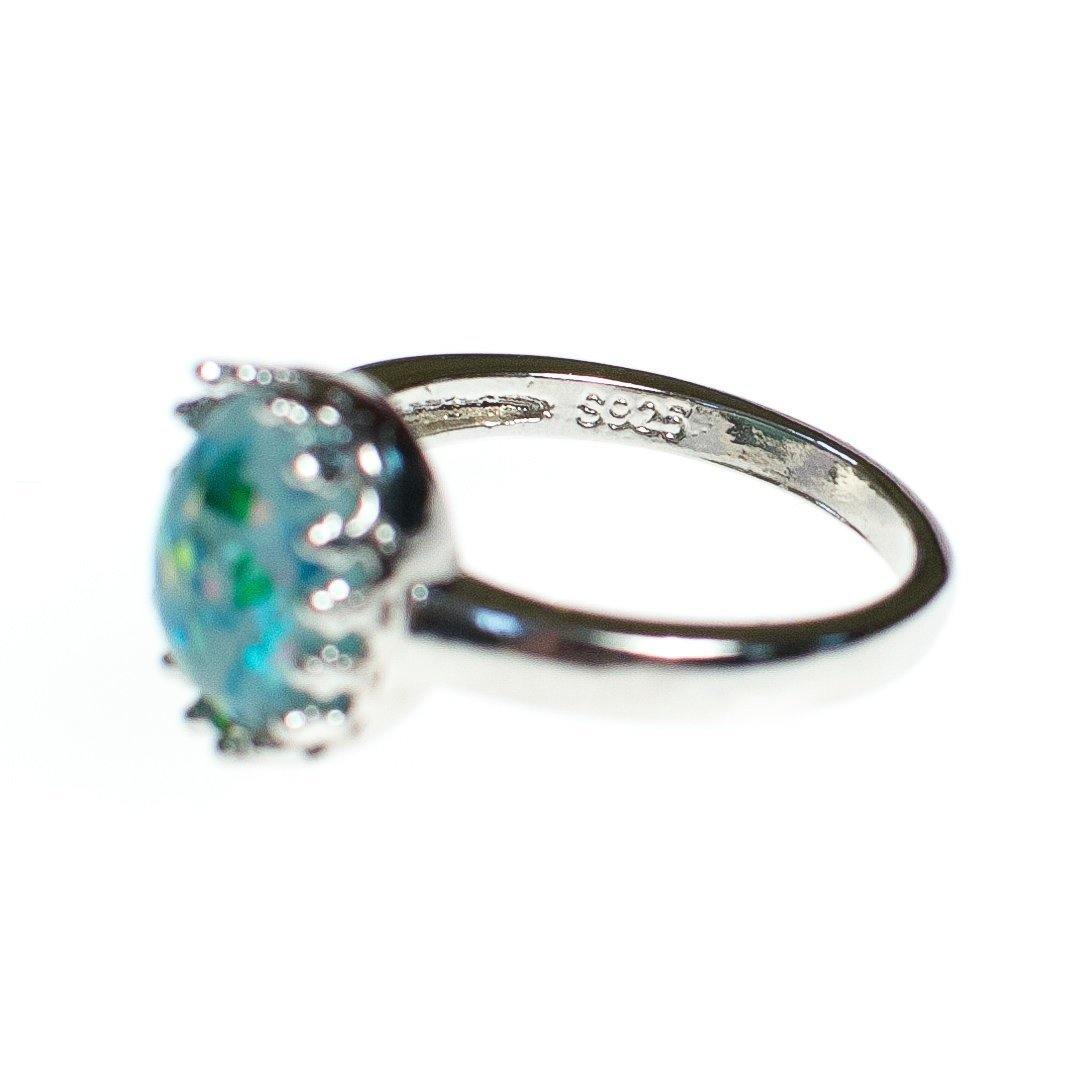 Vintage Green Glitter Lucite Statement Ring by Vintage Meet Modern - Vintage Meet Modern Vintage Jewelry - Chicago, Illinois - #oldhollywoodglamour #vintagemeetmodern #designervintage #jewelrybox #antiquejewelry #vintagejewelry