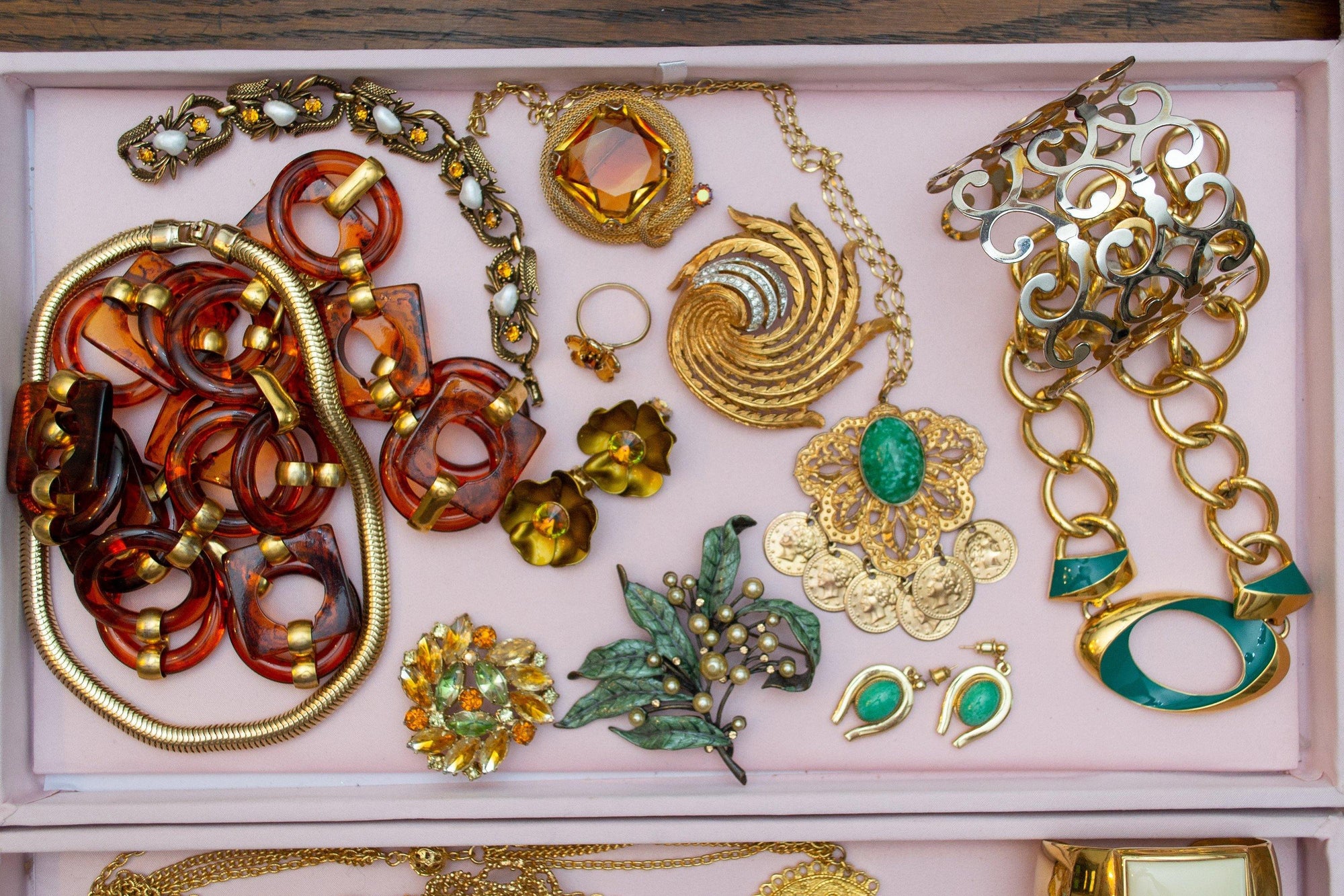 Vintage Gold Snake Chain Necklace by 1970s - Vintage Meet Modern Vintage Jewelry - Chicago, Illinois - #oldhollywoodglamour #vintagemeetmodern #designervintage #jewelrybox #antiquejewelry #vintagejewelry