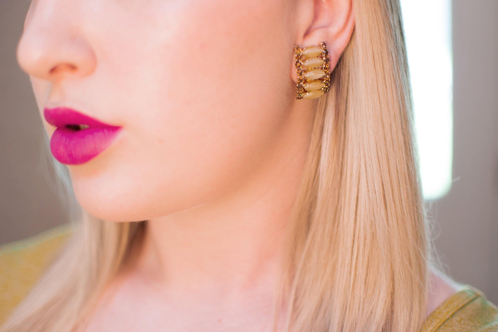 Vintage Champagne and Amber Rhinestones Earrings, Clip On by 1950s - Vintage Meet Modern Vintage Jewelry - Chicago, Illinois - #oldhollywoodglamour #vintagemeetmodern #designervintage #jewelrybox #antiquejewelry #vintagejewelry