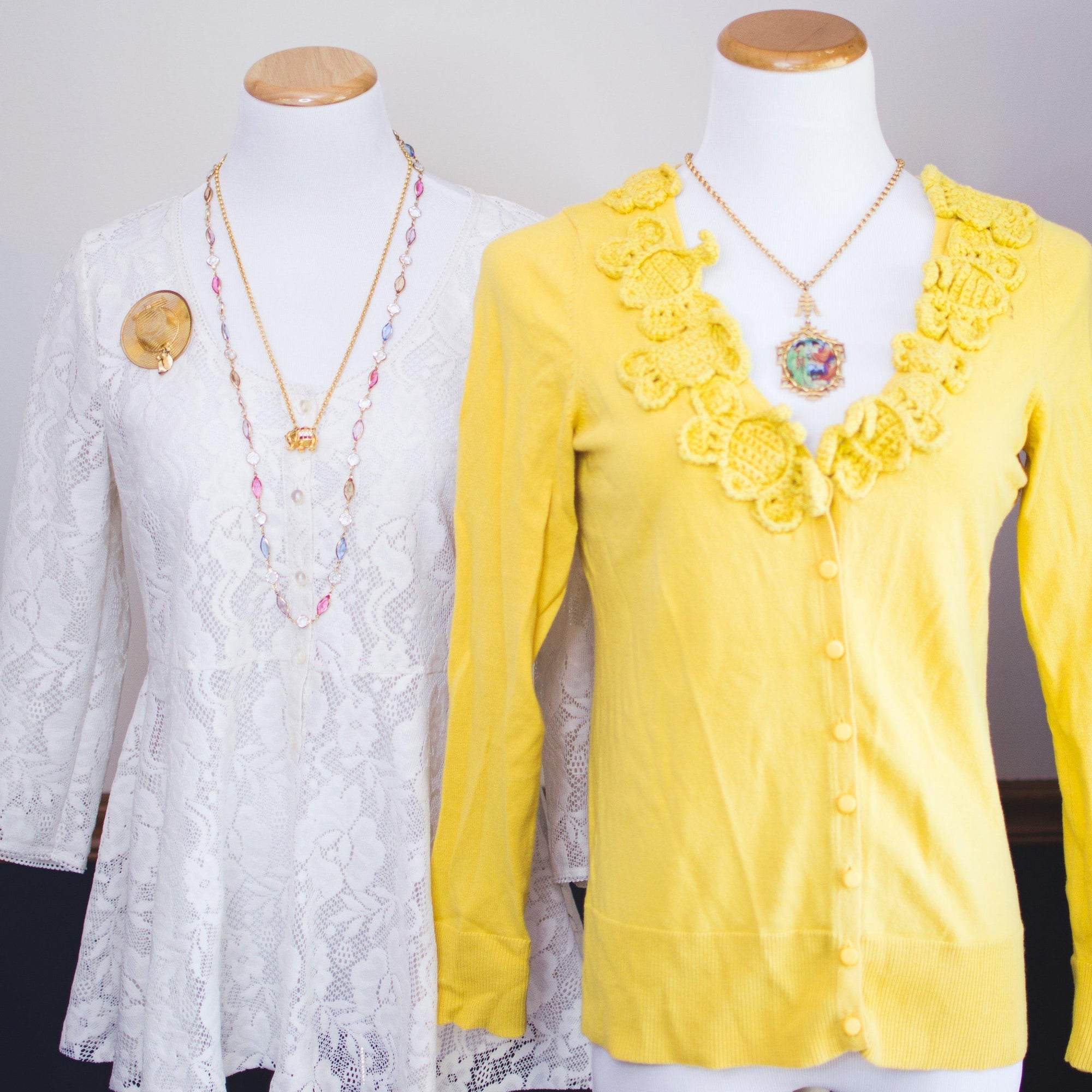 Vintage Gold Tone Hat Brooch by 1950s - Vintage Meet Modern Vintage Jewelry - Chicago, Illinois - #oldhollywoodglamour #vintagemeetmodern #designervintage #jewelrybox #antiquejewelry #vintagejewelry