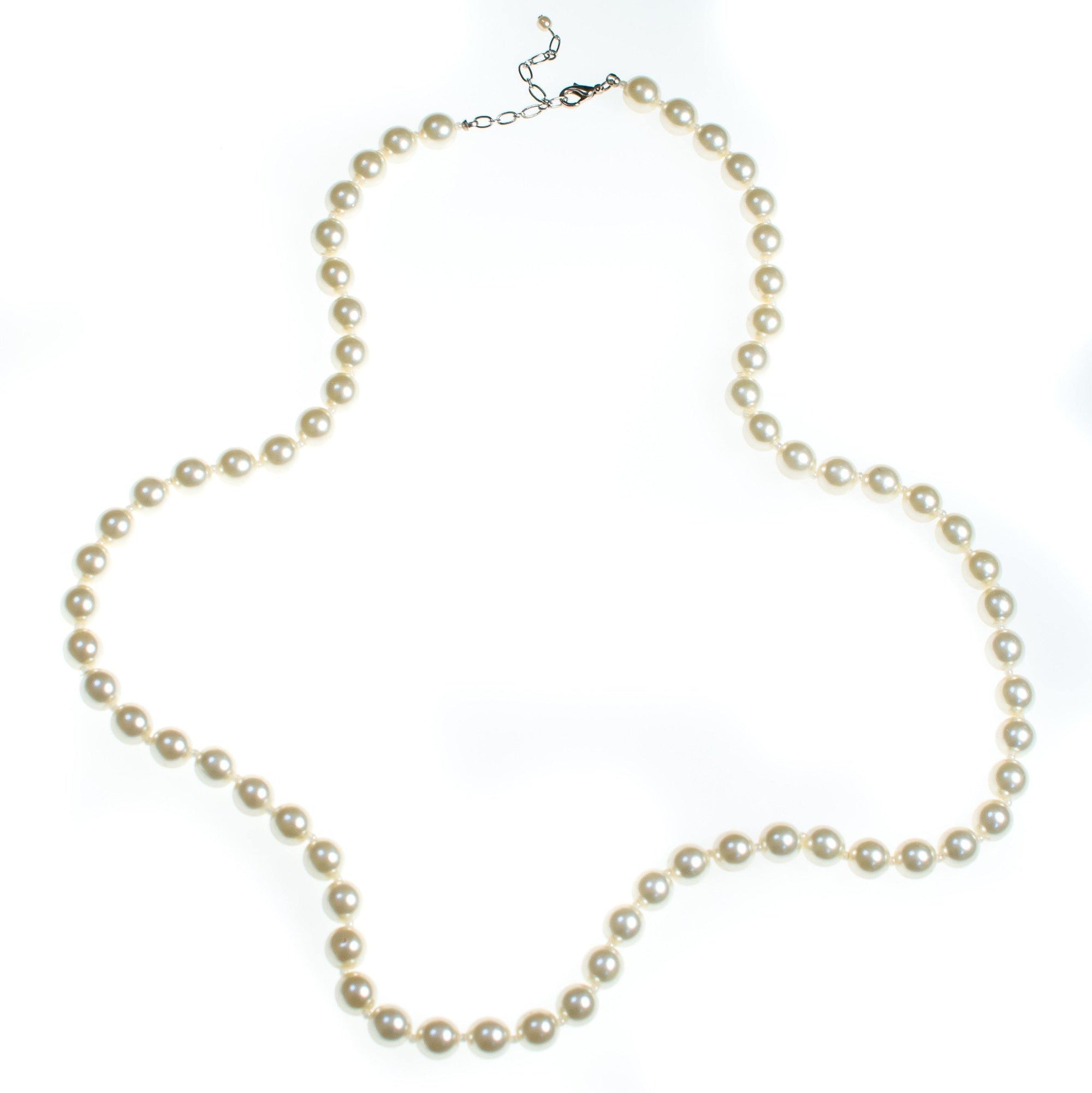 Vintage Pearl Faux Pearl Necklace by Pearls - Vintage Meet Modern Vintage Jewelry - Chicago, Illinois - #oldhollywoodglamour #vintagemeetmodern #designervintage #jewelrybox #antiquejewelry #vintagejewelry