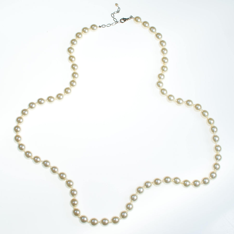 Vintage Pearl Faux Pearl Necklace by Pearls - Vintage Meet Modern Vintage Jewelry - Chicago, Illinois - #oldhollywoodglamour #vintagemeetmodern #designervintage #jewelrybox #antiquejewelry #vintagejewelry