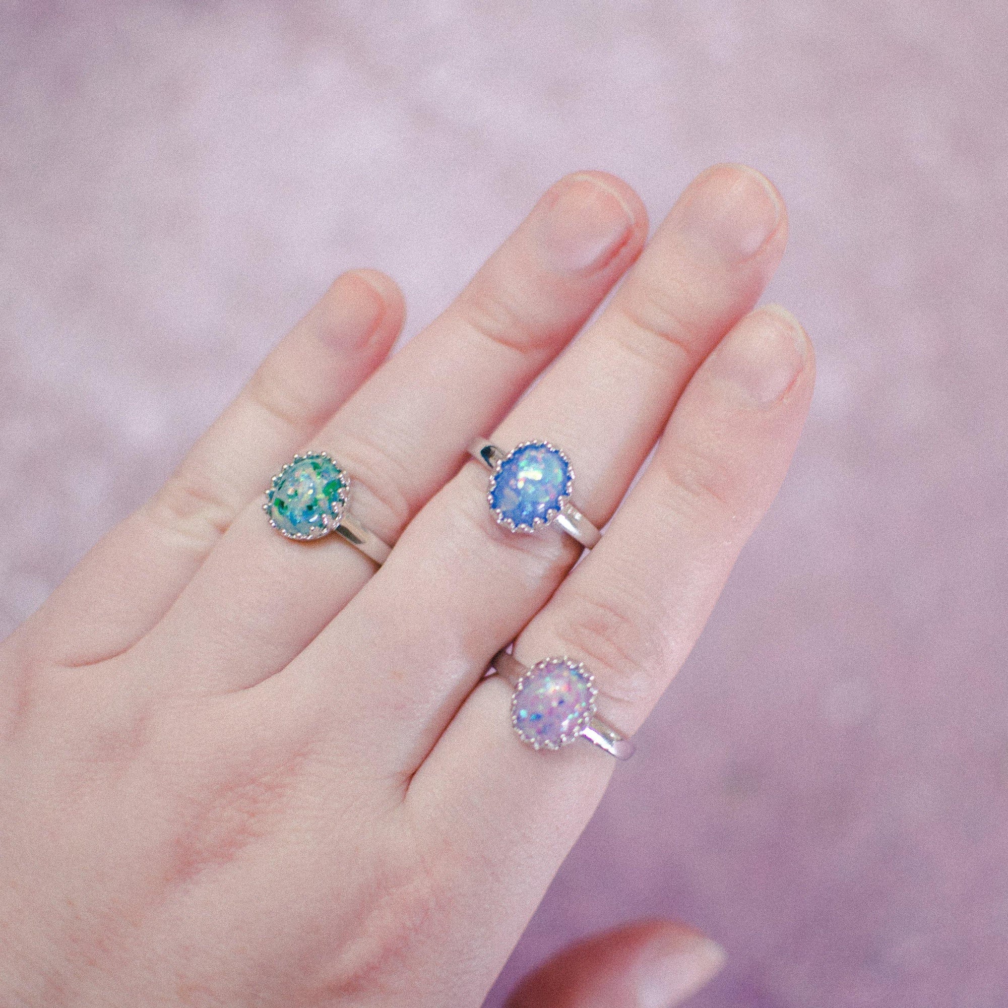 Vintage Blue Glitter Lucite Statement Ring by Vintage Meet Modern - Vintage Meet Modern Vintage Jewelry - Chicago, Illinois - #oldhollywoodglamour #vintagemeetmodern #designervintage #jewelrybox #antiquejewelry #vintagejewelry