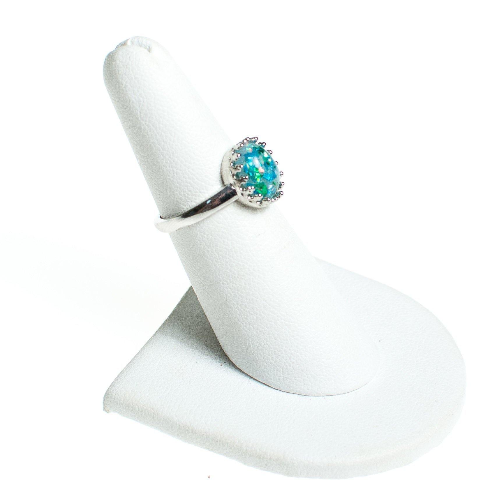 Vintage Green Glitter Lucite Statement Ring by Vintage Meet Modern - Vintage Meet Modern Vintage Jewelry - Chicago, Illinois - #oldhollywoodglamour #vintagemeetmodern #designervintage #jewelrybox #antiquejewelry #vintagejewelry