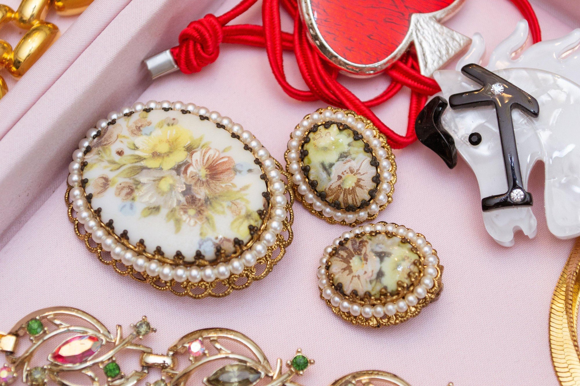 Vintage West Germany Oval Brooch with with Pastel Flowers and Faux Pearls by West Germany - Vintage Meet Modern Vintage Jewelry - Chicago, Illinois - #oldhollywoodglamour #vintagemeetmodern #designervintage #jewelrybox #antiquejewelry #vintagejewelry