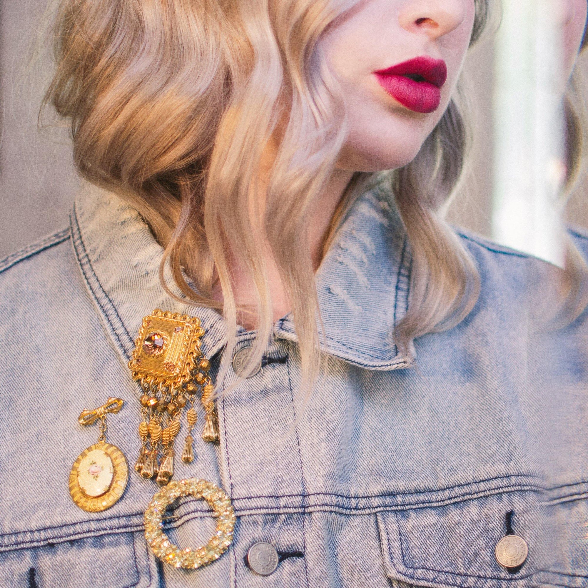 Vintage Lemon Citrine Diamante Crystal Brooch, Round Setting Brooch/Pin, Gold Tone, Brooches and Pins by 1950s - Vintage Meet Modern Vintage Jewelry - Chicago, Illinois - #oldhollywoodglamour #vintagemeetmodern #designervintage #jewelrybox #antiquejewelry #vintagejewelry