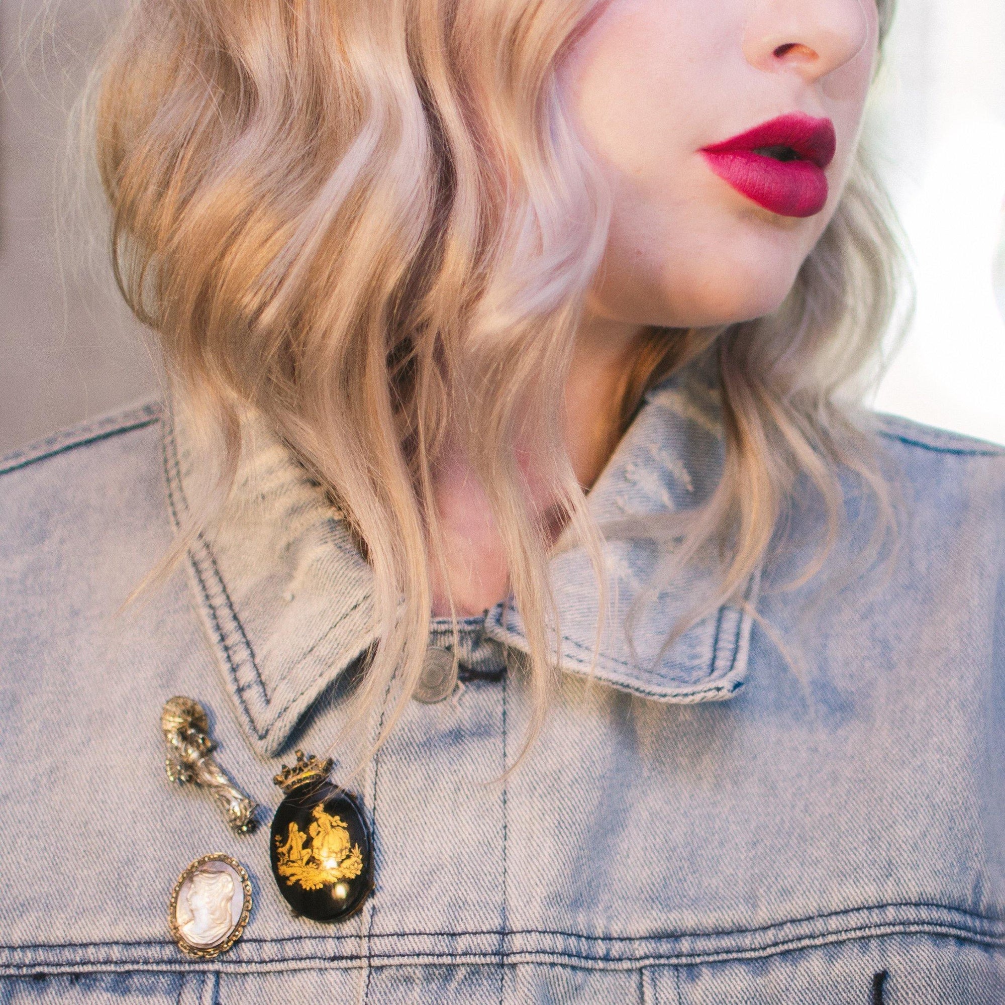 Vintage Sterling Silver Cameo Brooch, Carved Gray and Mother of Pearl Cameo, Brooches and Pins, Pendant by Sterling Silver - Vintage Meet Modern Vintage Jewelry - Chicago, Illinois - #oldhollywoodglamour #vintagemeetmodern #designervintage #jewelrybox #antiquejewelry #vintagejewelry