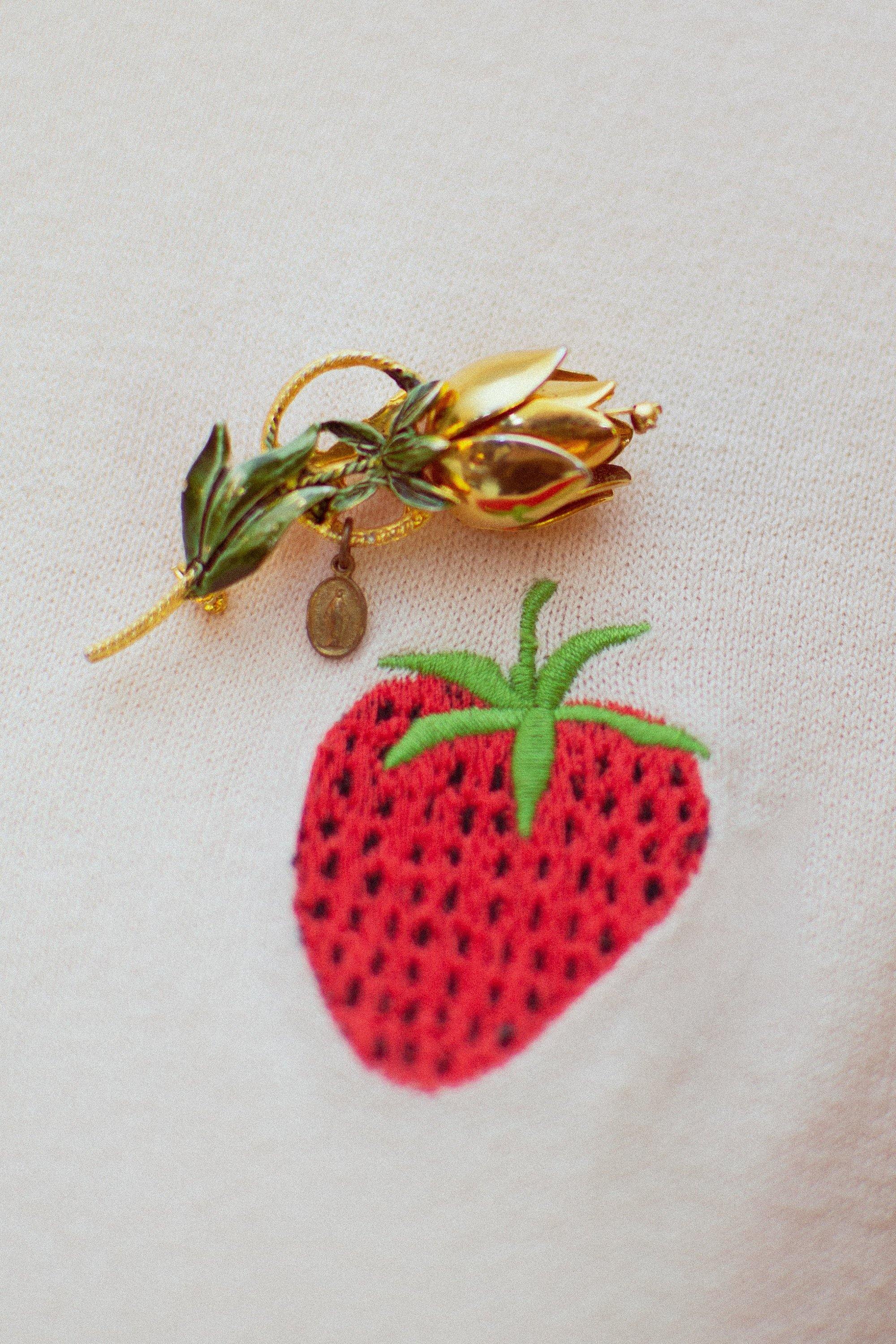 Vintage 1940s Gilt Flower Brooch with Trembler Rhinestone Center by 1940s - Vintage Meet Modern Vintage Jewelry - Chicago, Illinois - #oldhollywoodglamour #vintagemeetmodern #designervintage #jewelrybox #antiquejewelry #vintagejewelry