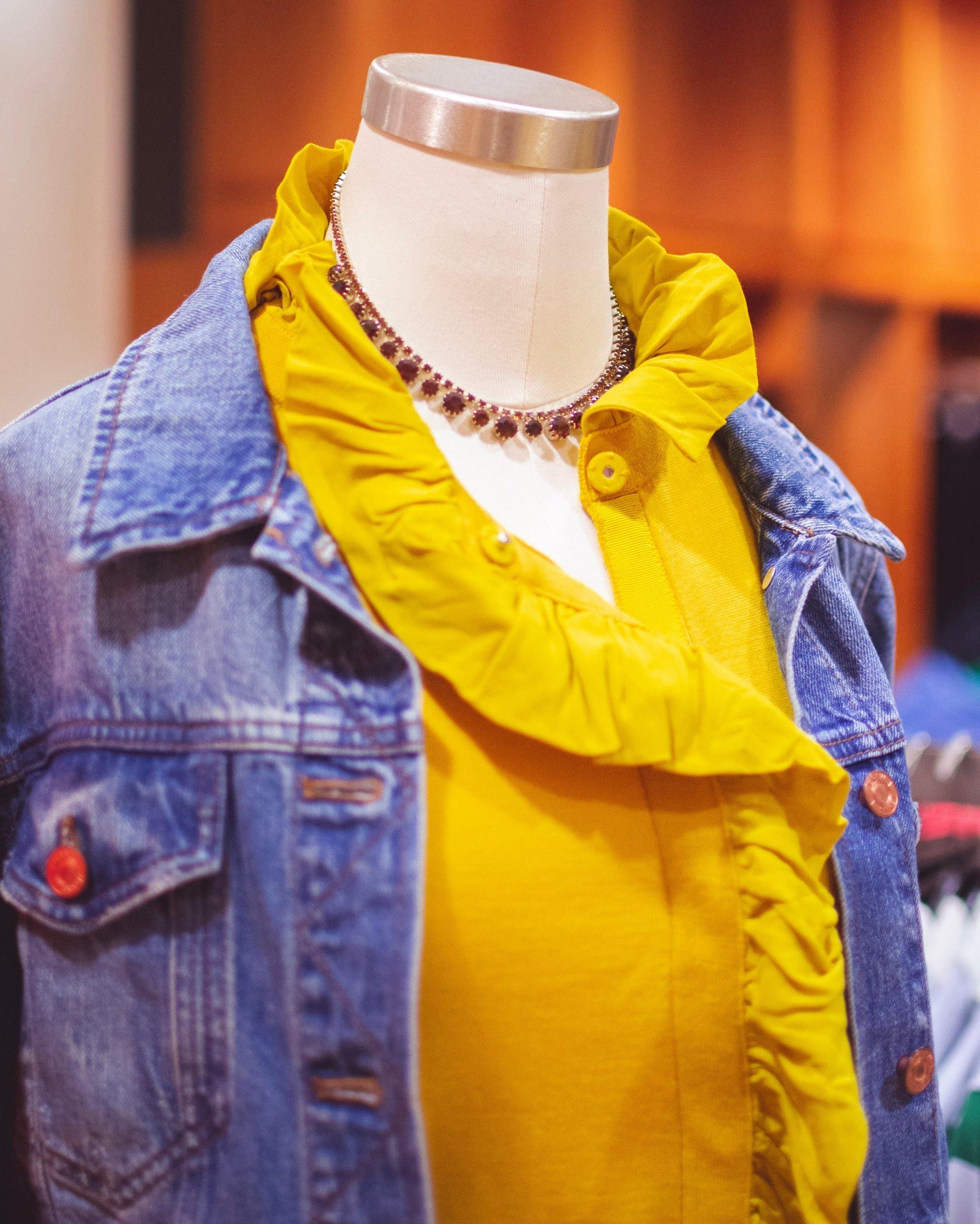 Vintage Amber Topaz Brown Rhinestone Necklace, Gold Tone, Fish Hook Clasp by 1950s - Vintage Meet Modern Vintage Jewelry - Chicago, Illinois - #oldhollywoodglamour #vintagemeetmodern #designervintage #jewelrybox #antiquejewelry #vintagejewelry