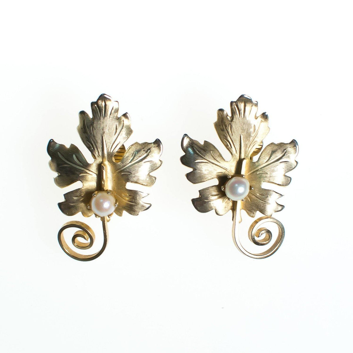 Vintage 1950s Mid Century Modern Lisner Gold Leaf with Pearl Earrings, Gold Tone Leaf, Faux Pearl, Clip-on
